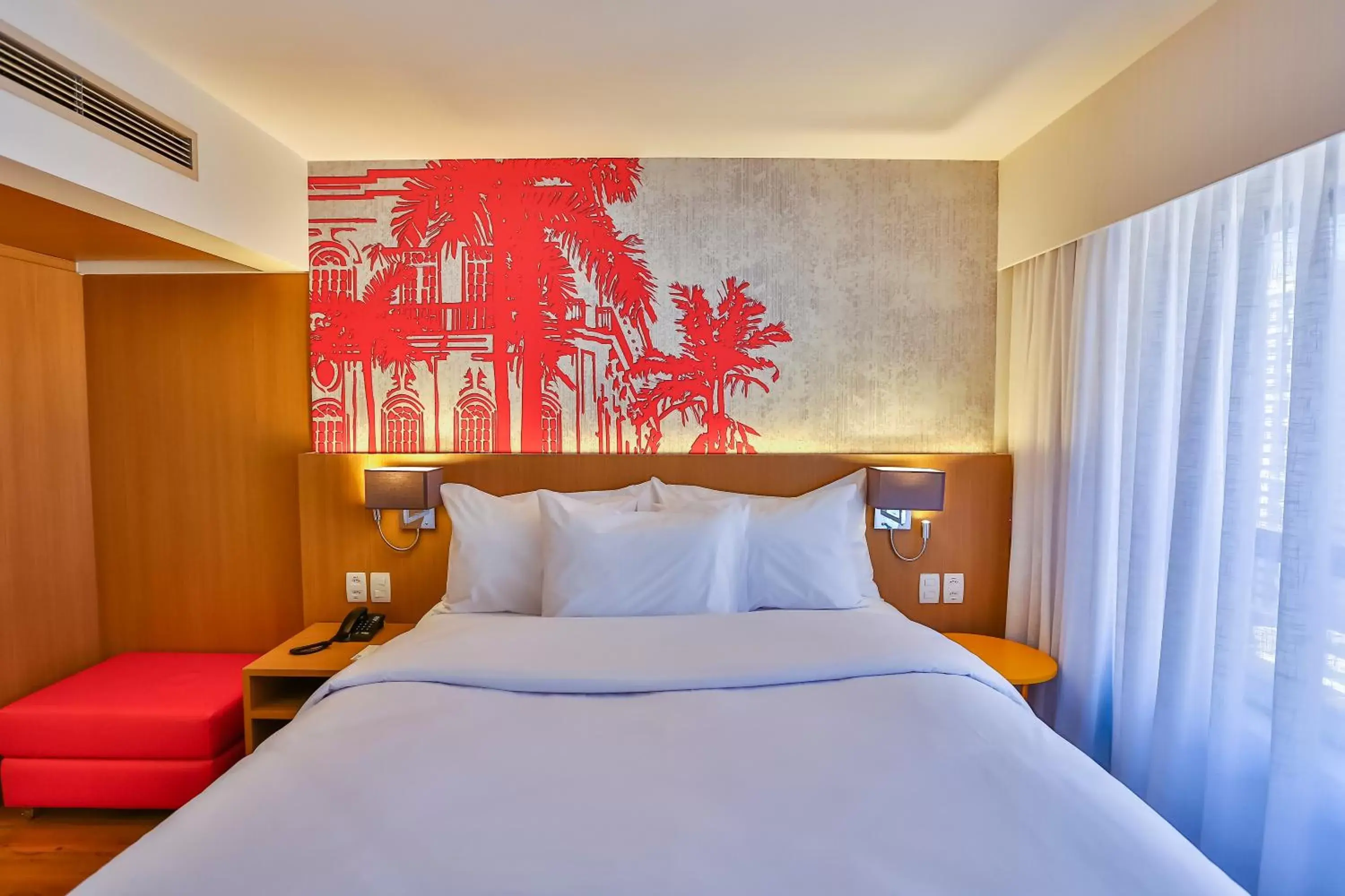 Bedroom, Bed in Radisson RED Campinas