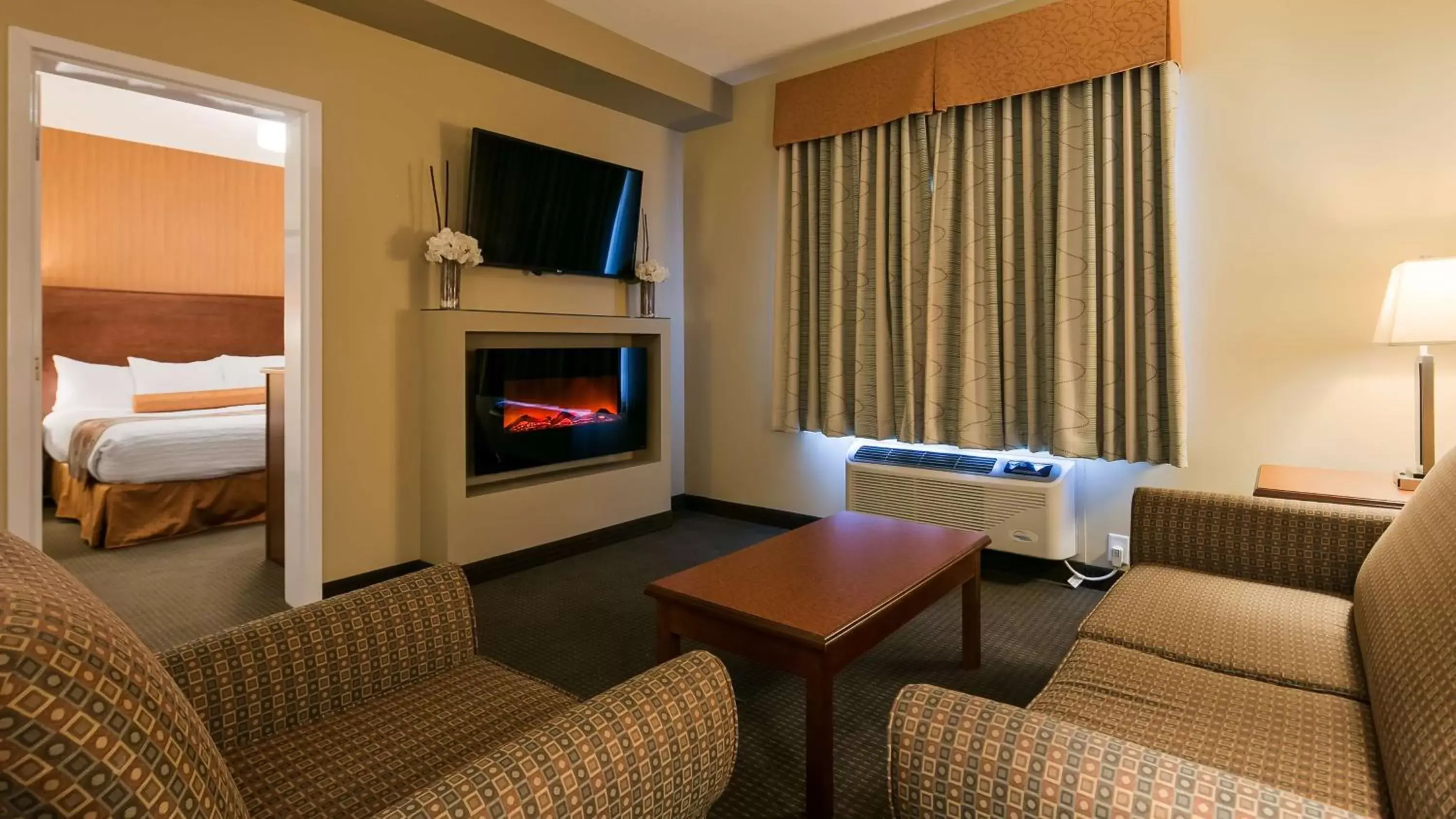 Bedroom, Seating Area in Best Western Plus Service Inn & Suites