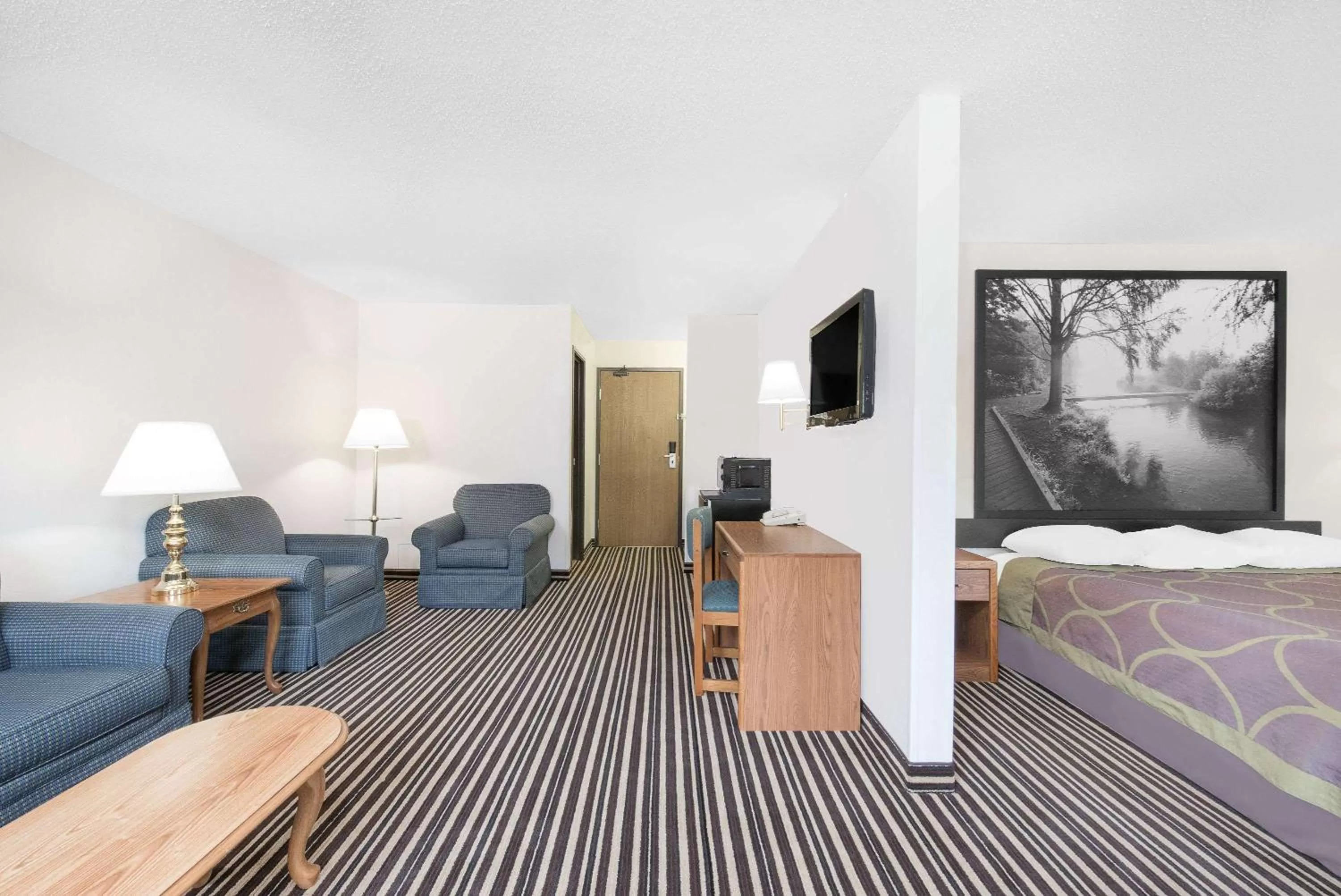 Photo of the whole room, Bed in Wrangler Hotel Morris