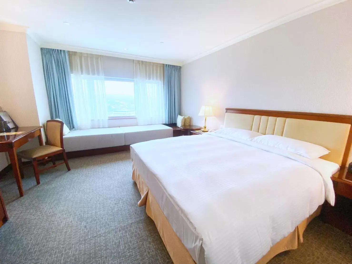 Photo of the whole room, Bed in Evergreen Laurel Hotel - Keelung