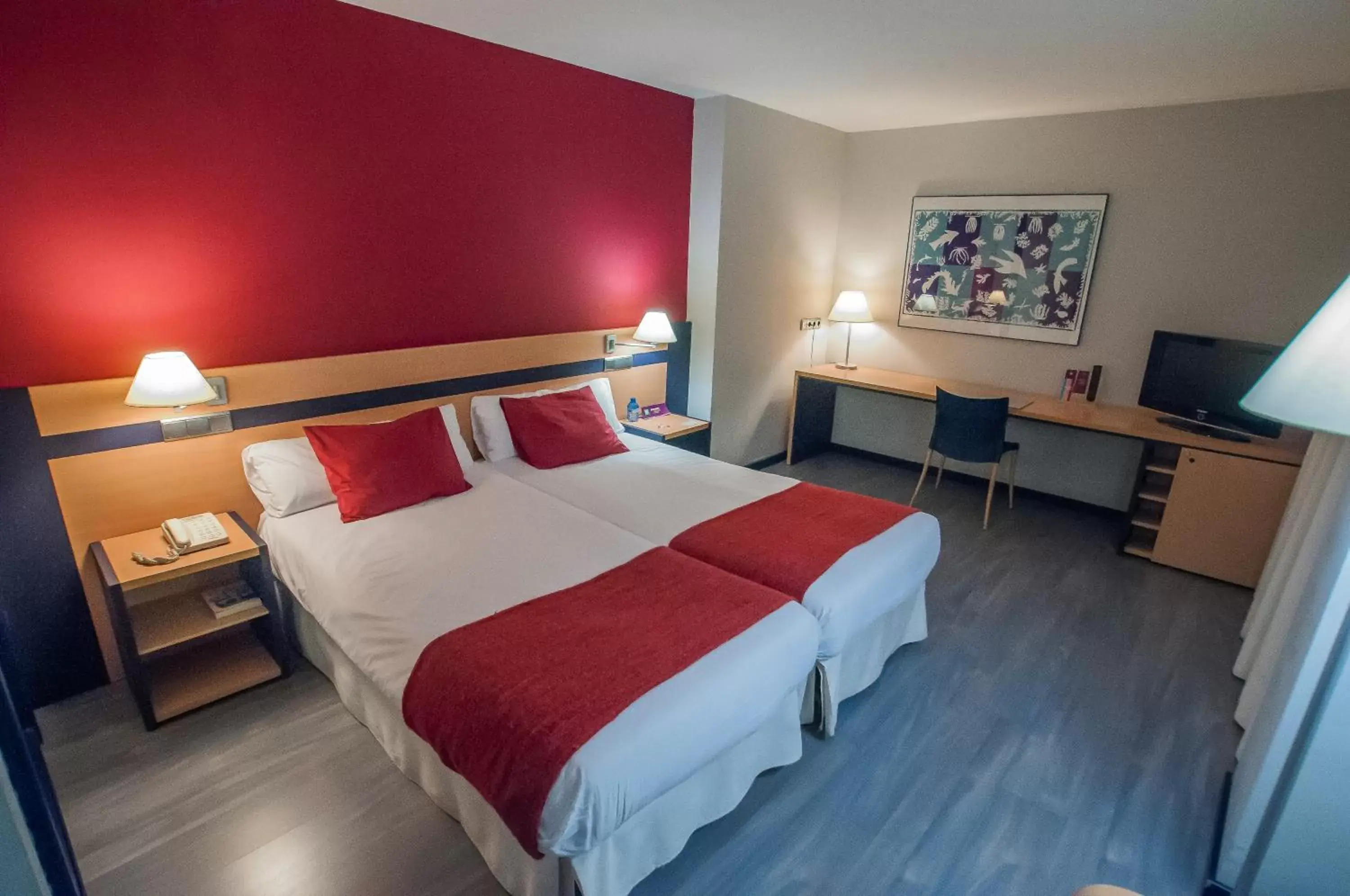 Photo of the whole room, Bed in Ibis Styles Zaragoza Ramiro I