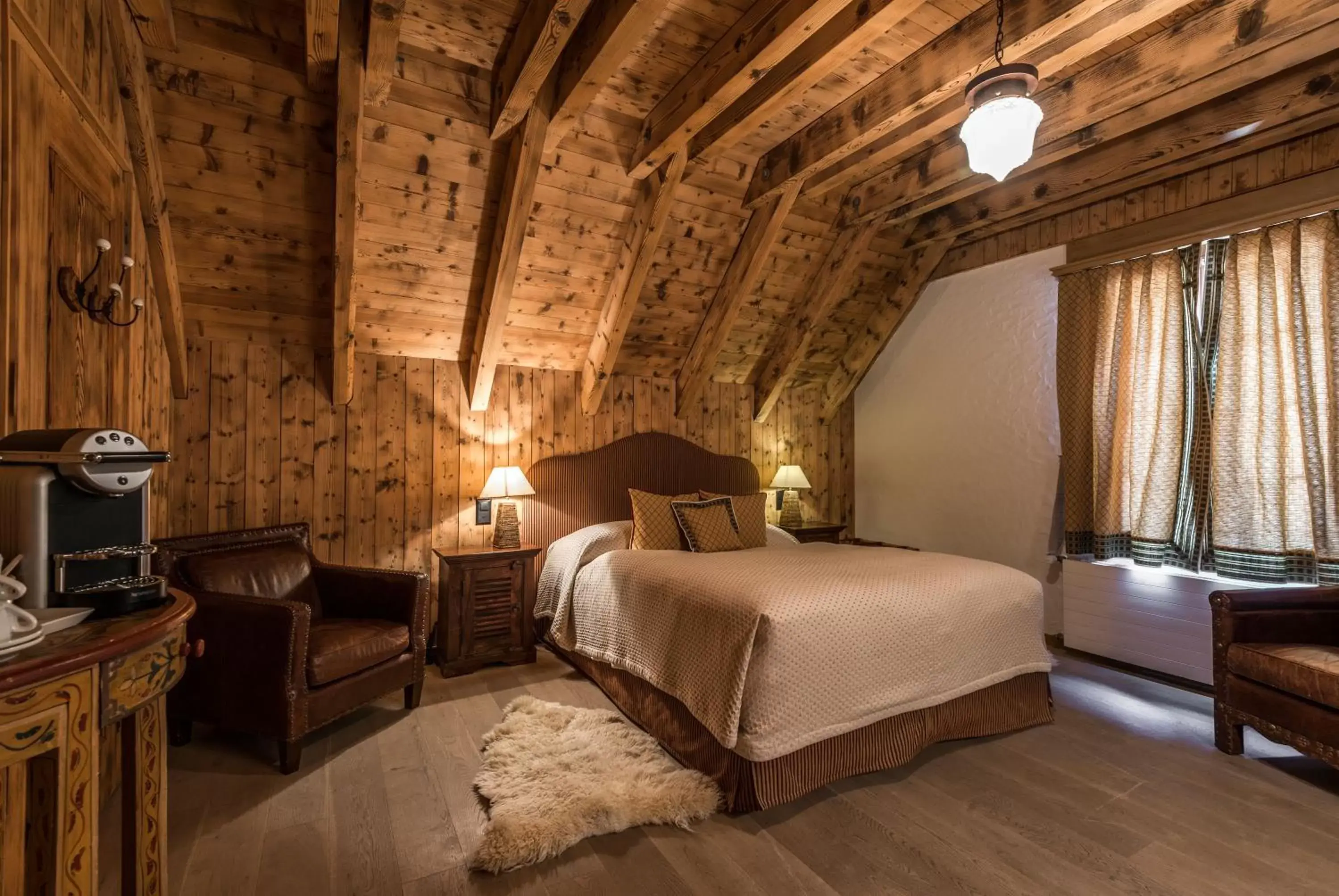 Photo of the whole room, Bed in Alpenclub