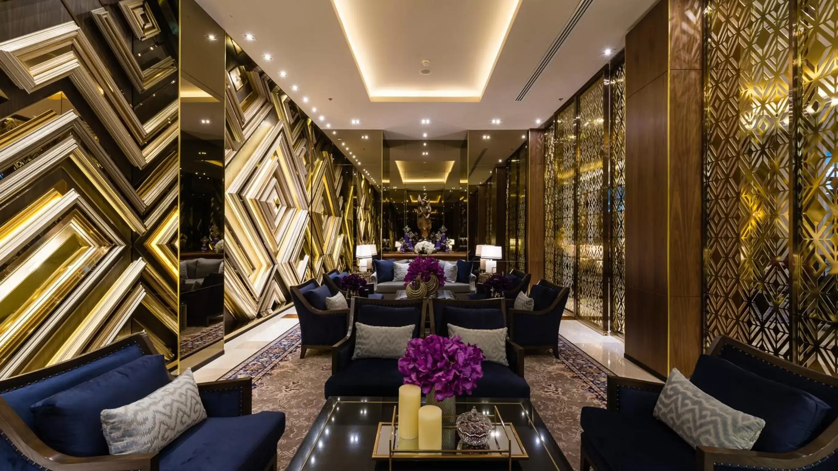 Lobby or reception, Restaurant/Places to Eat in Chatrium Hotel Royal Lake Yangon