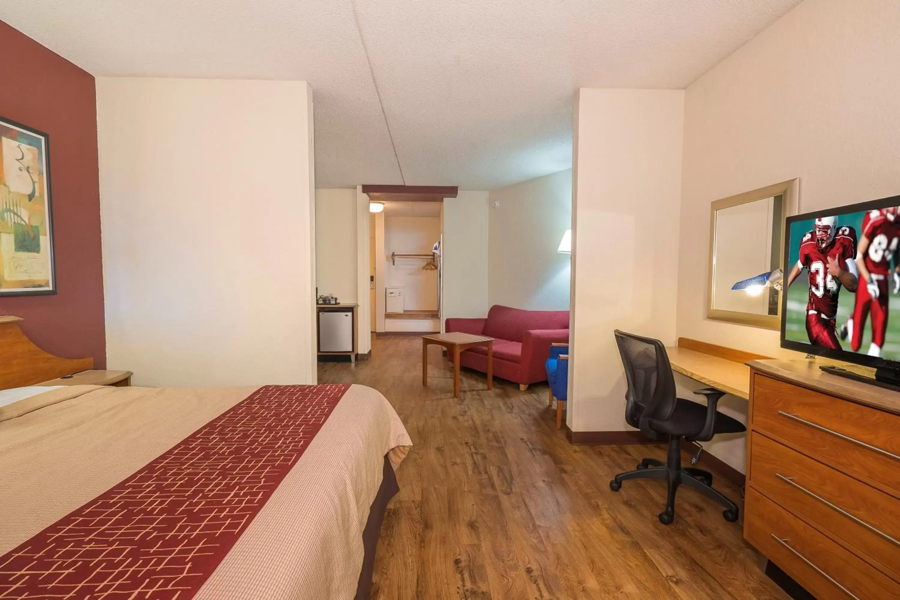 Photo of the whole room, TV/Entertainment Center in Red Roof Inn & Suites Cleveland - Elyria