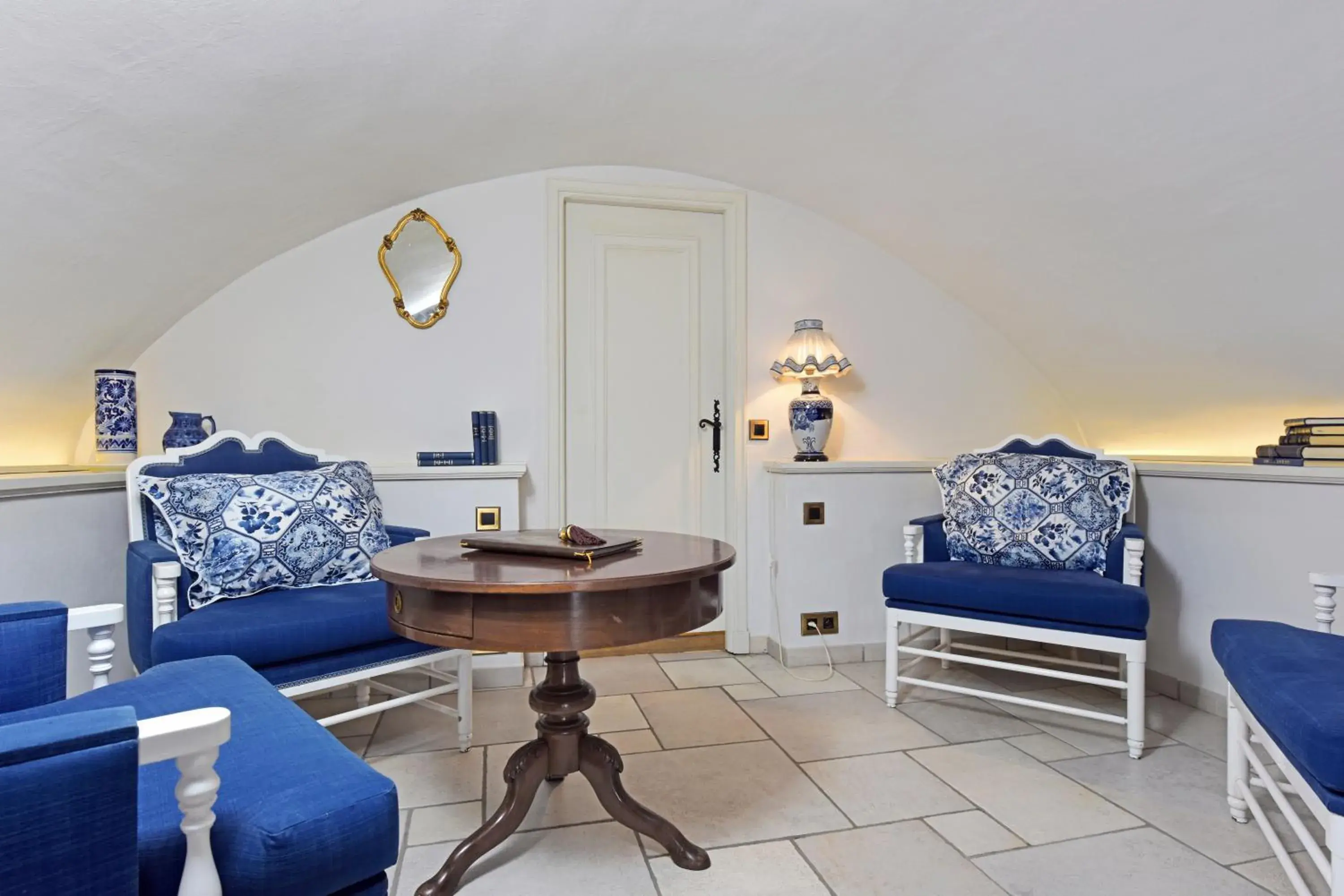 Seating Area in Château Le Cagnard