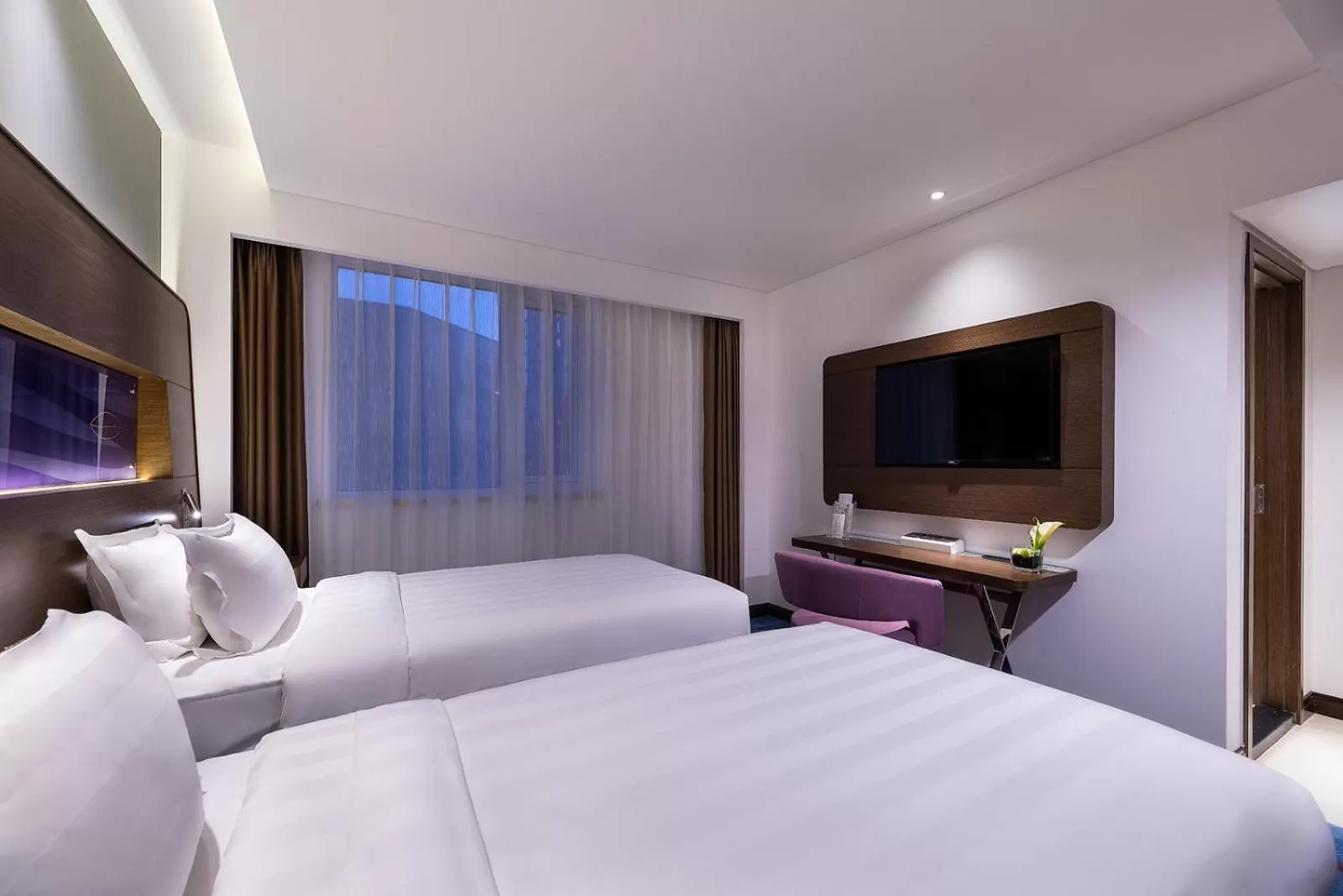 Bedroom in Peace Hotel Beijing