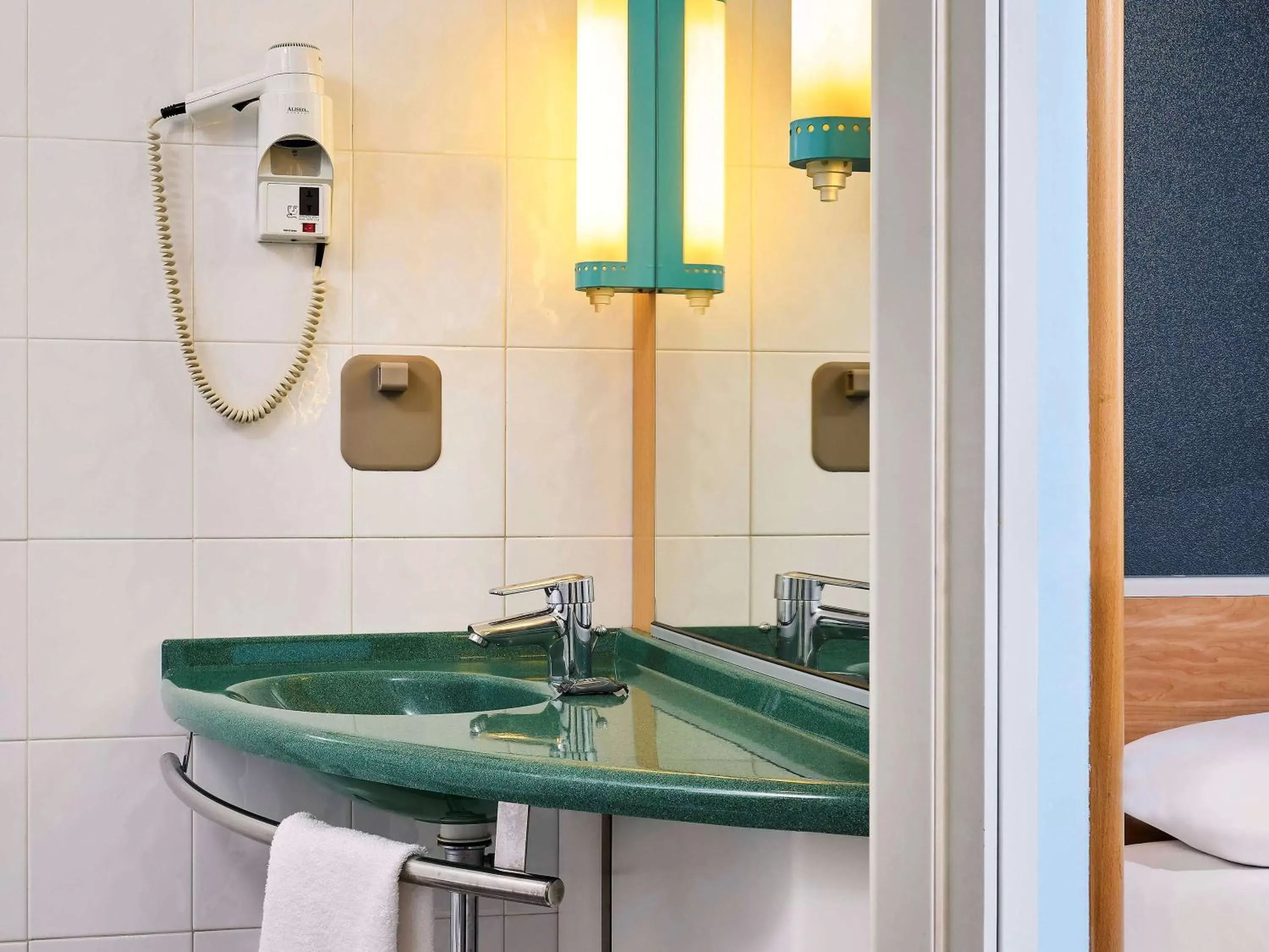 Photo of the whole room, Bathroom in Hotel Ibis Firenze Prato Est
