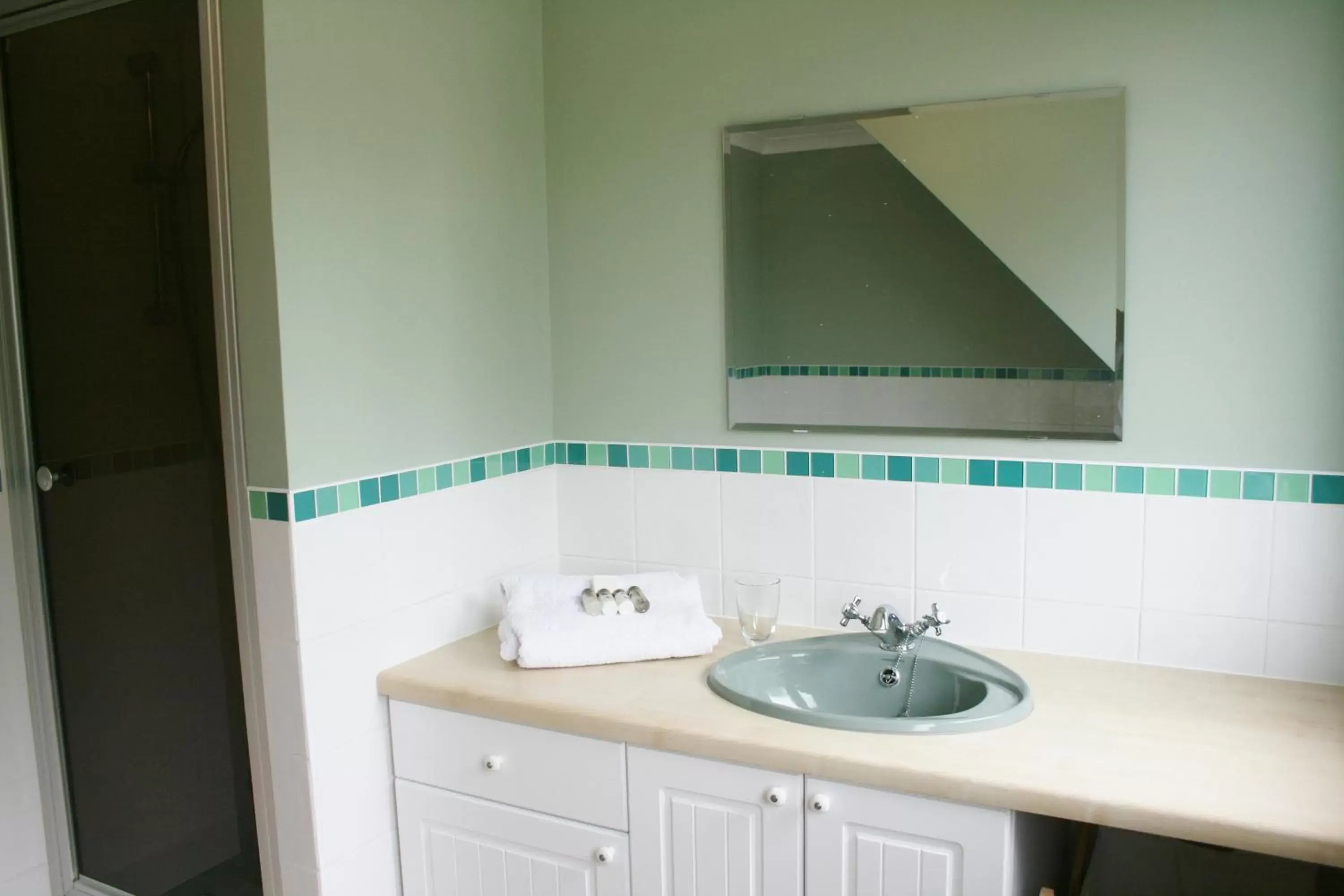 Bathroom in Hare Lodge B&B