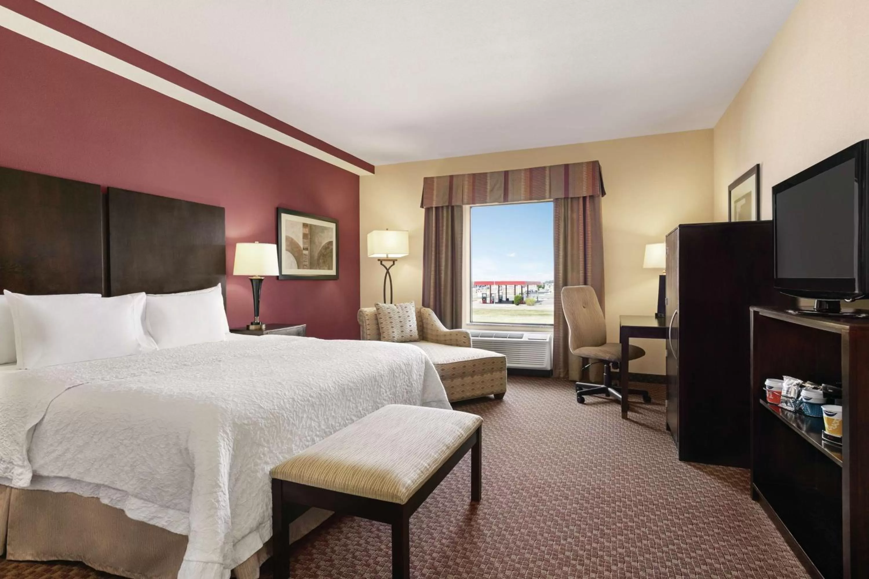 Bed in Hampton Inn & Suites Enid