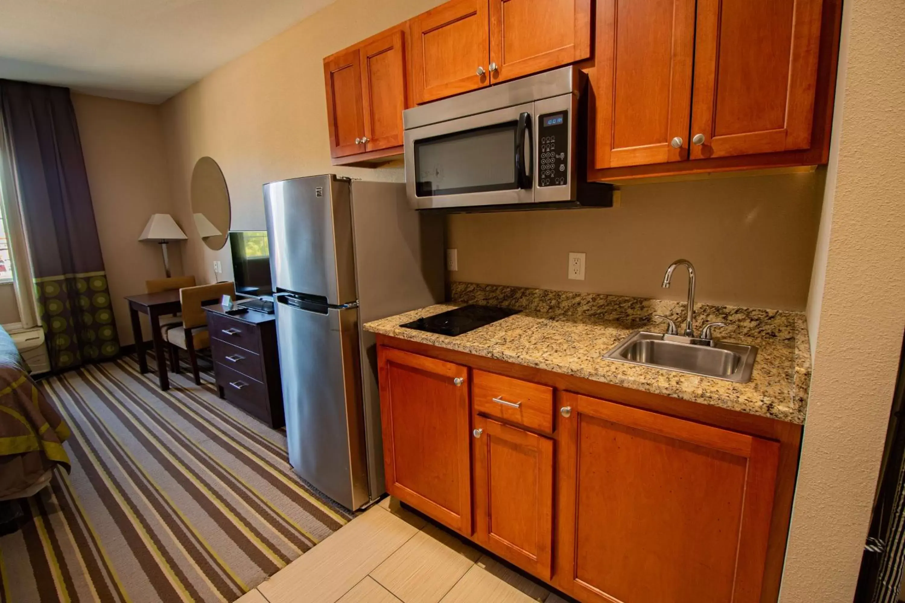 Photo of the whole room, Kitchen/Kitchenette in SureStay Plus Hotel by Best Western Owasso Tulsa North