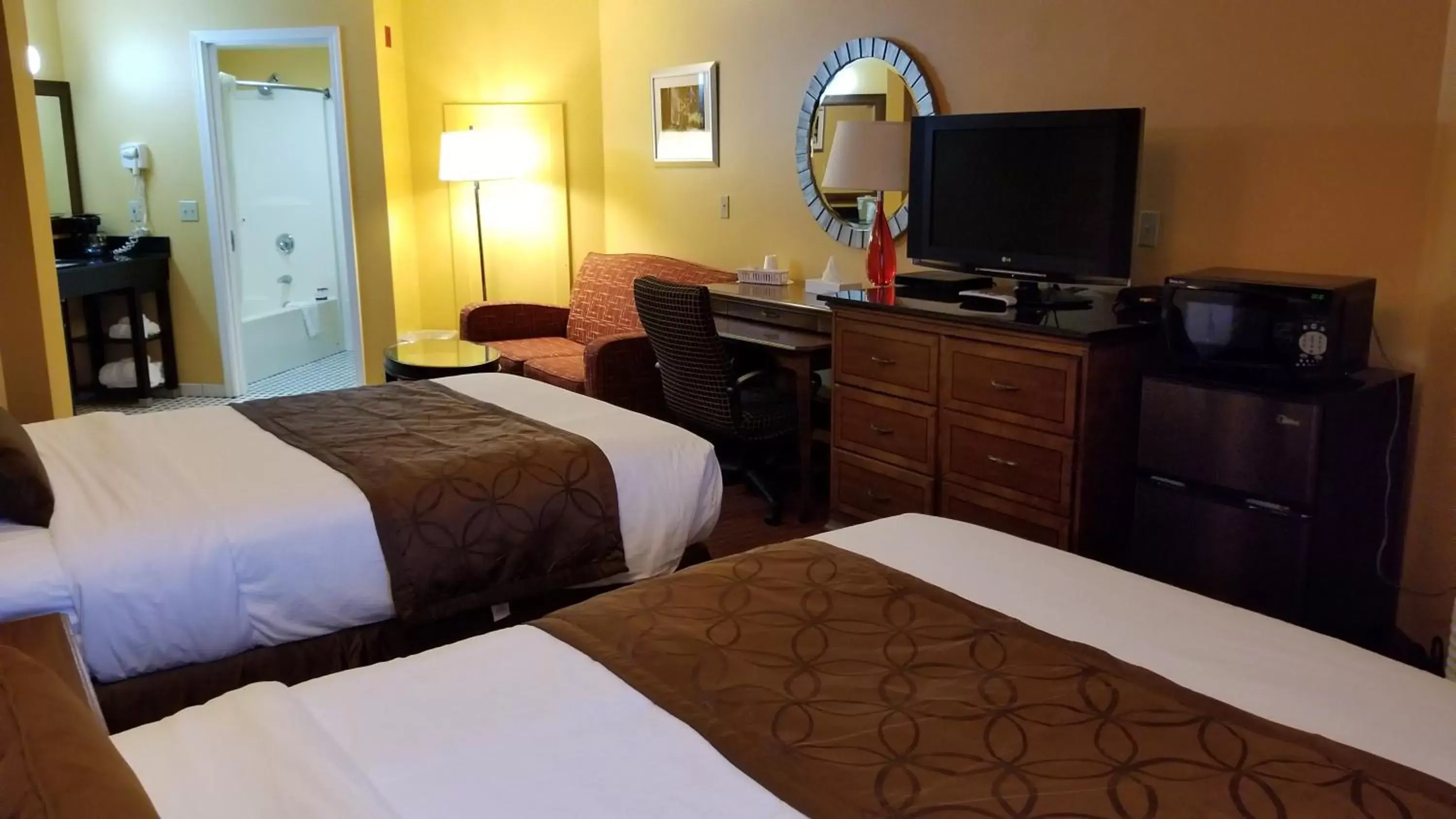 Photo of the whole room, Bed in Dew Drop Inn Photo of the whole room, Bed in Dew Drop Inn