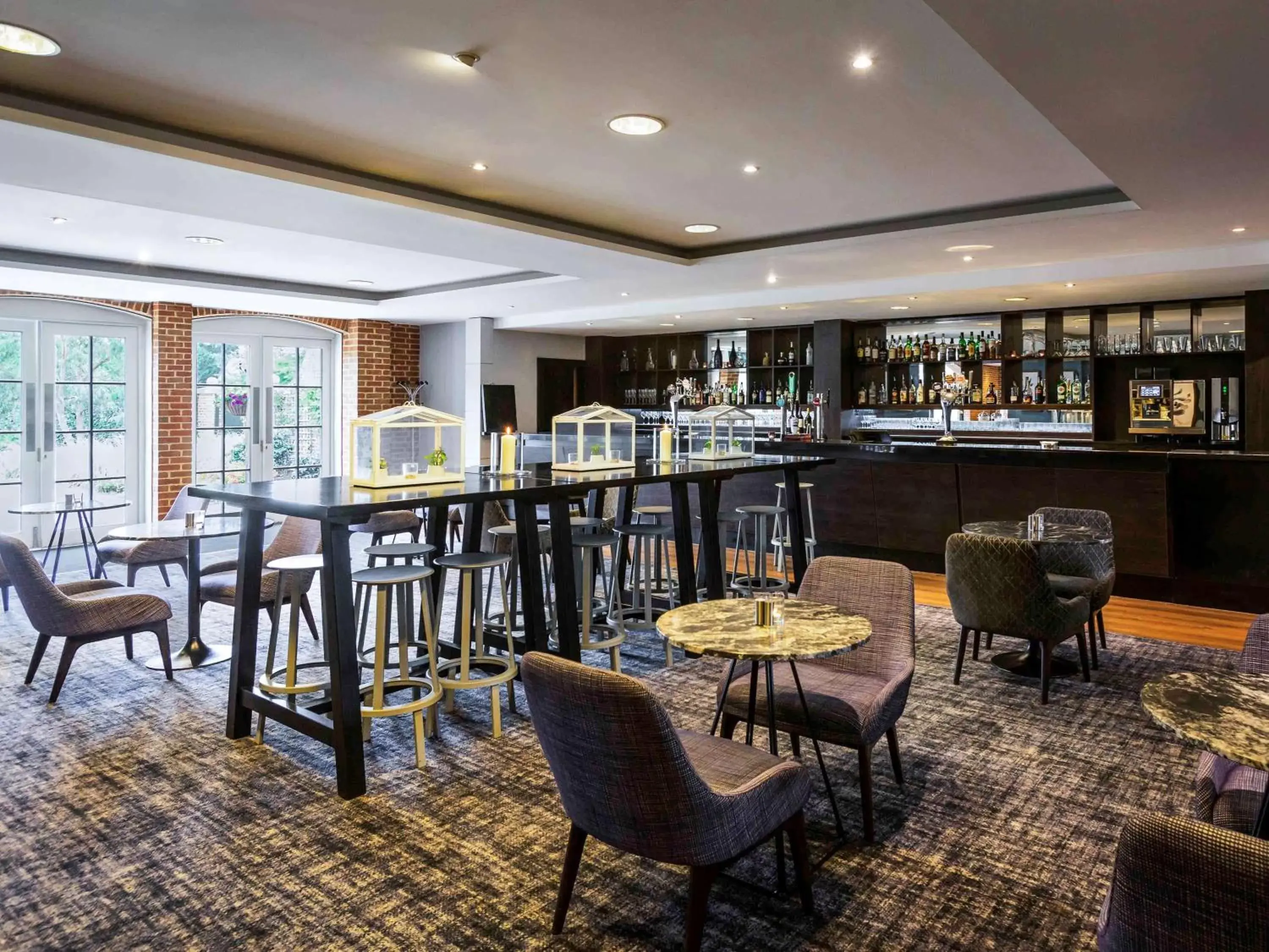 Lounge or bar, Restaurant/Places to Eat in Mercure Warwickshire Walton Hall Hotel & Spa