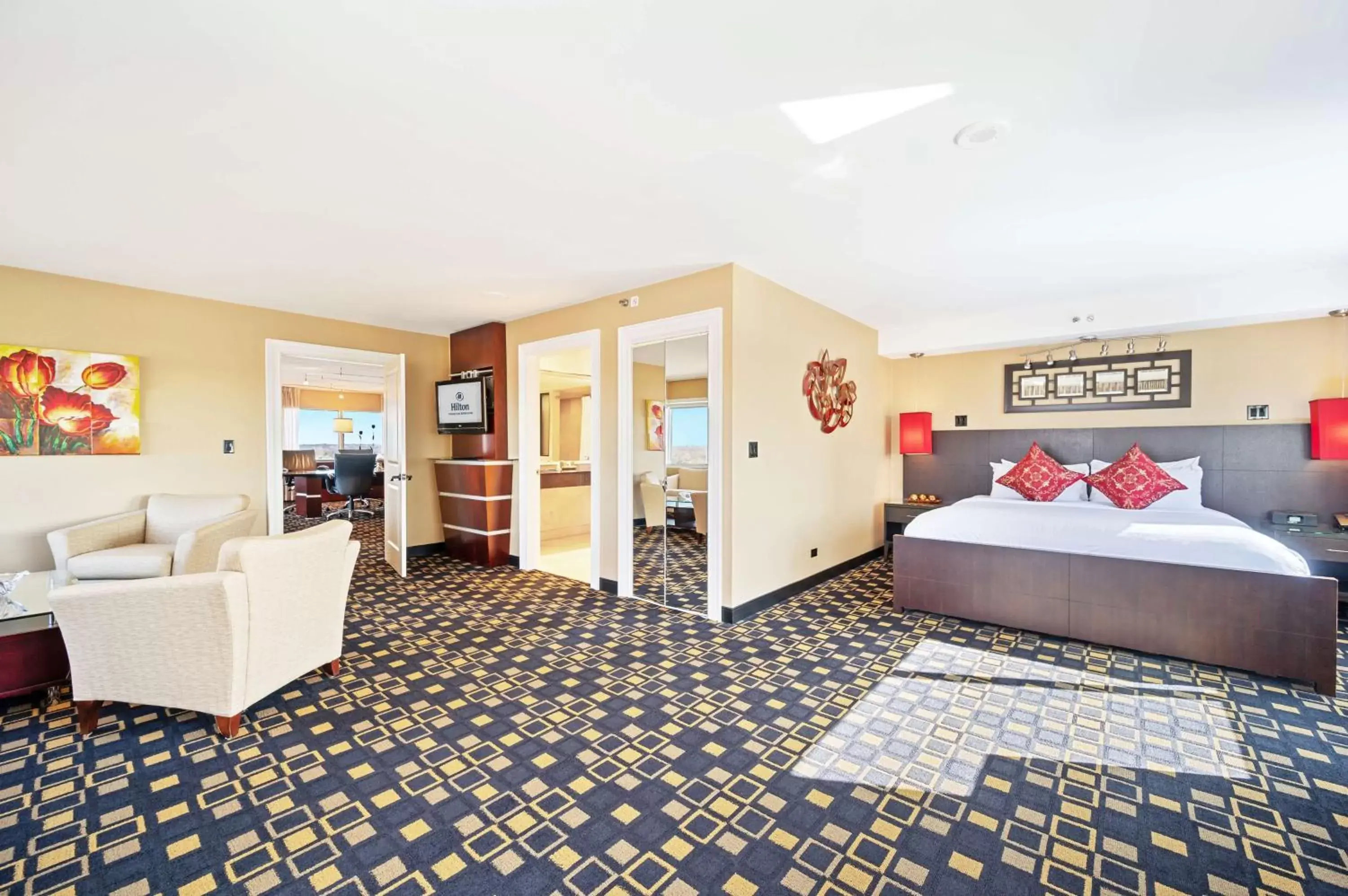 Bedroom in Hilton Suites Chicago/Oakbrook Terrace