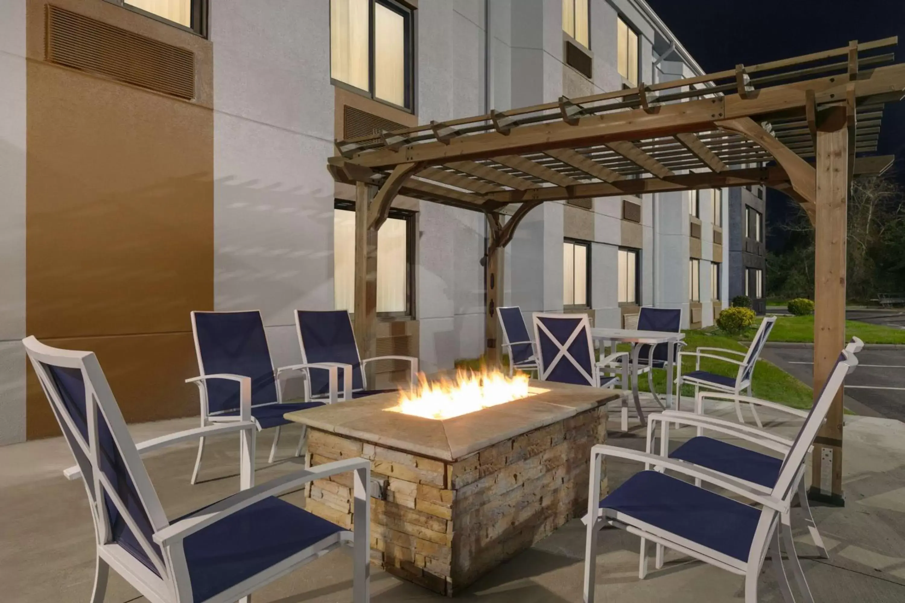 Patio in Country Inn & Suites by Radisson, Roanoke Rapids, NC