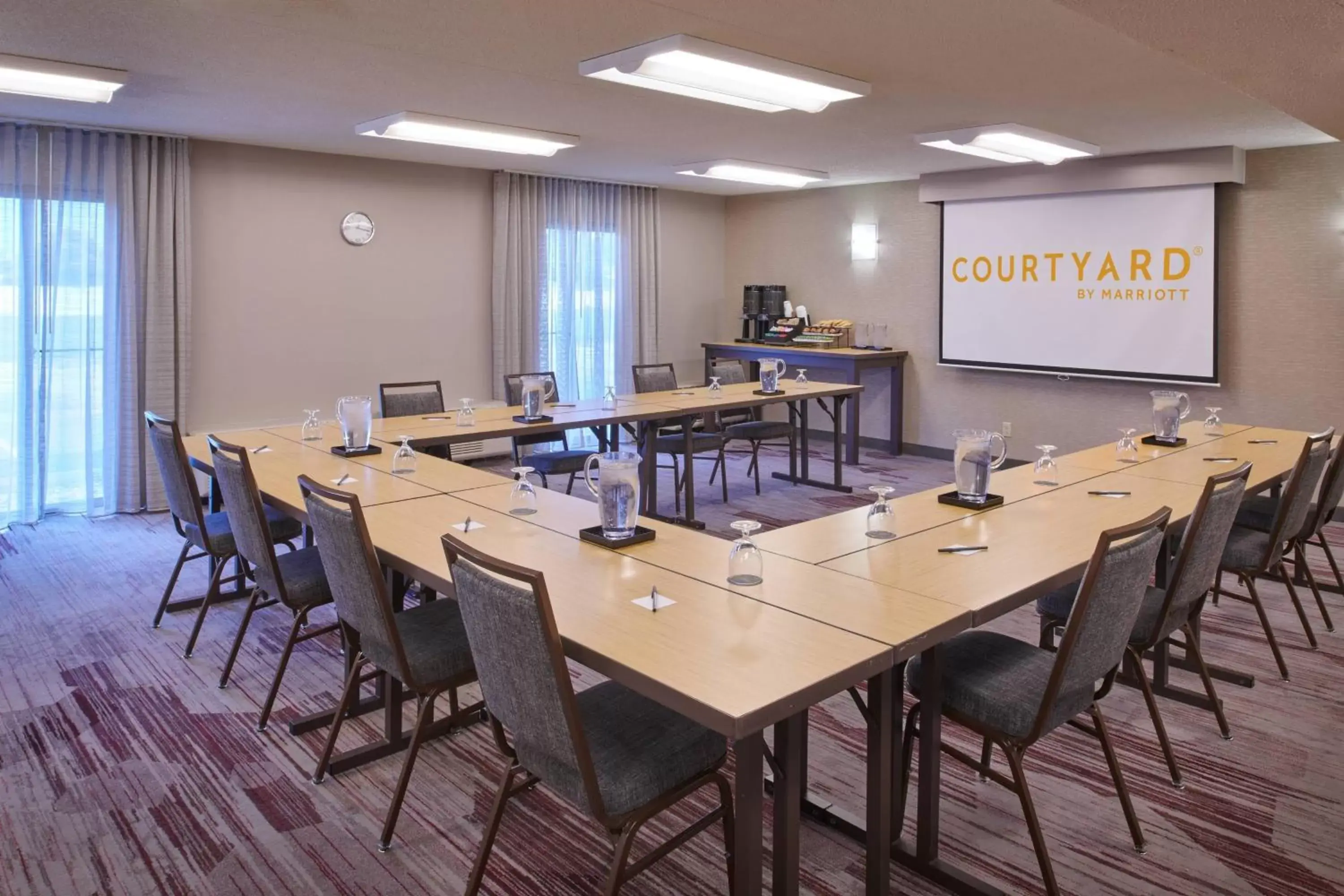 Meeting/conference room in Courtyard by Marriott Detroit Warren