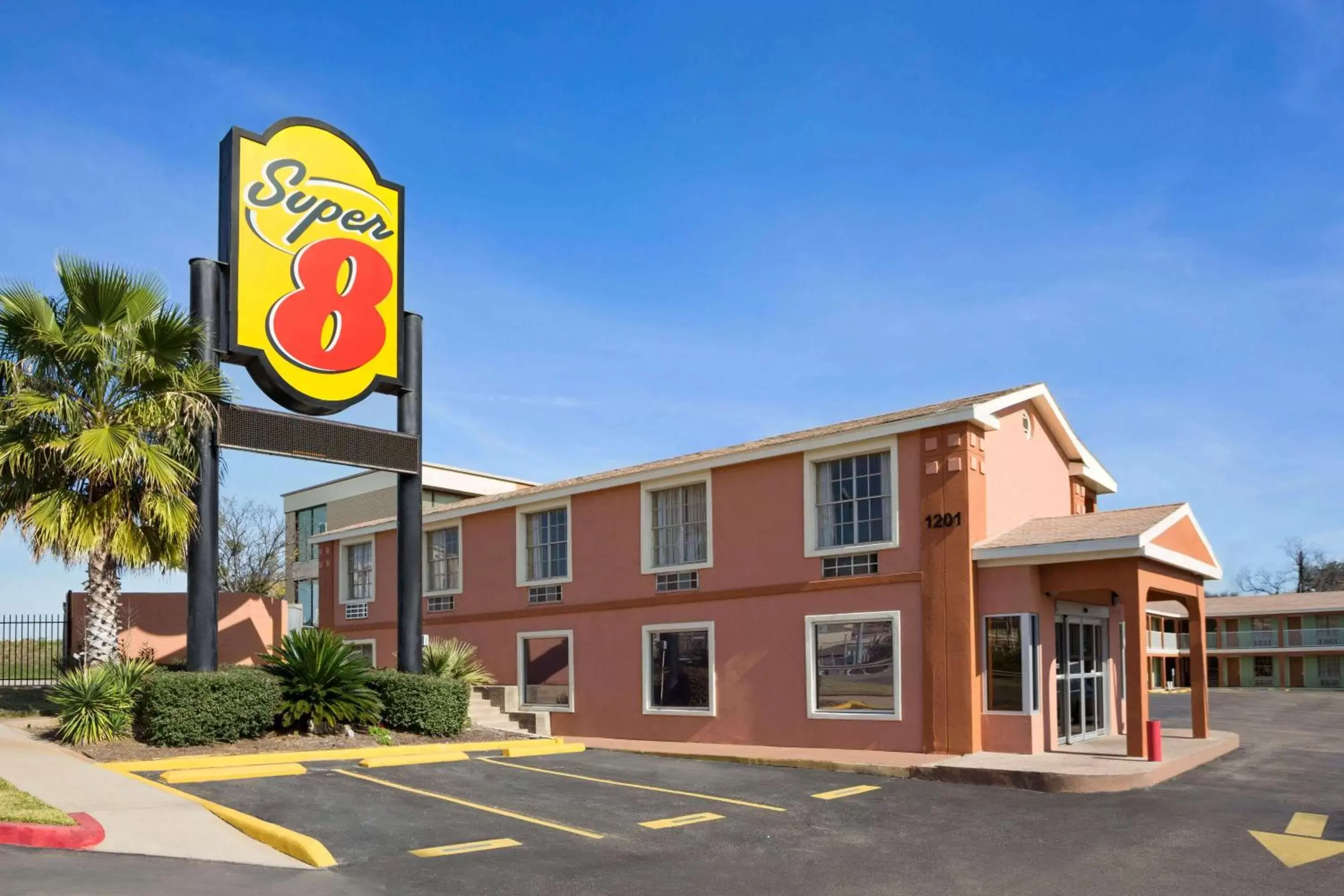 Property Building in Super 8 by Wyndham Austin Downtown/Capitol Area