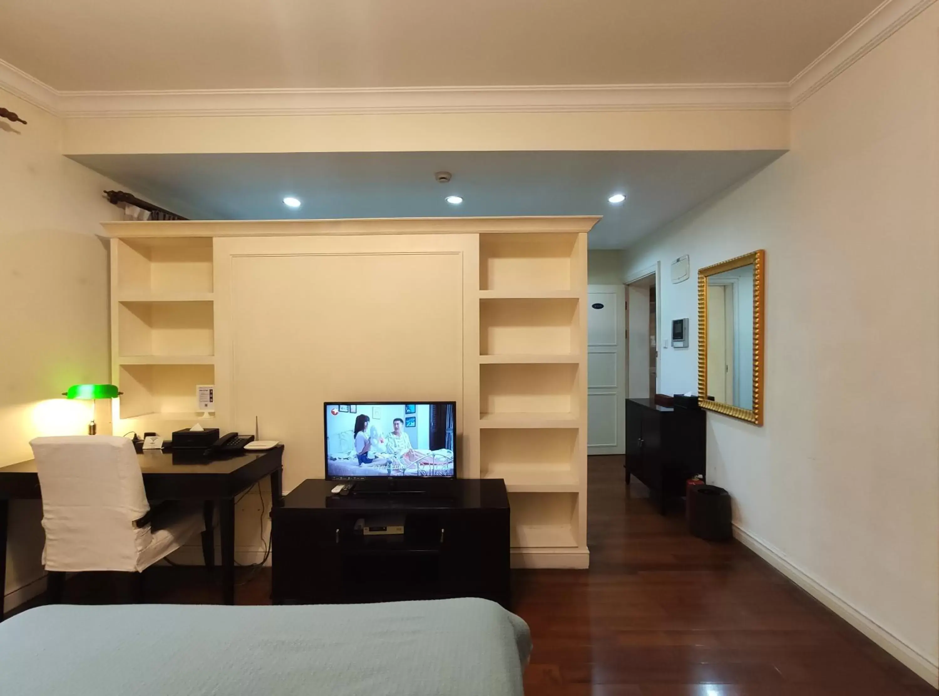 TV/Entertainment Center in Ladoll Service Apartments