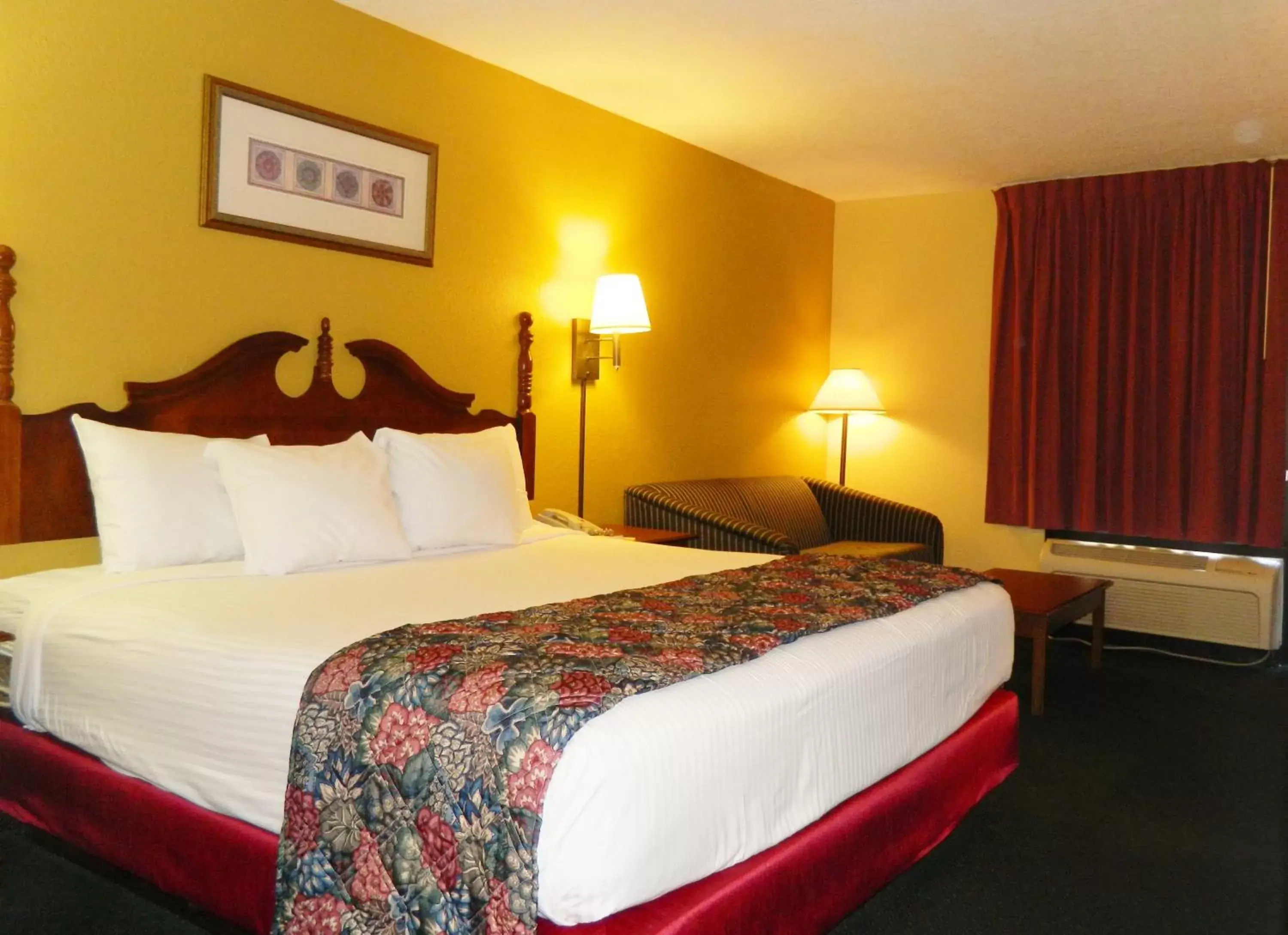 Bedroom in Days Inn by Wyndham Hoover Birmingham Bedroom in Days Inn by Wyndham Hoover Birmingham