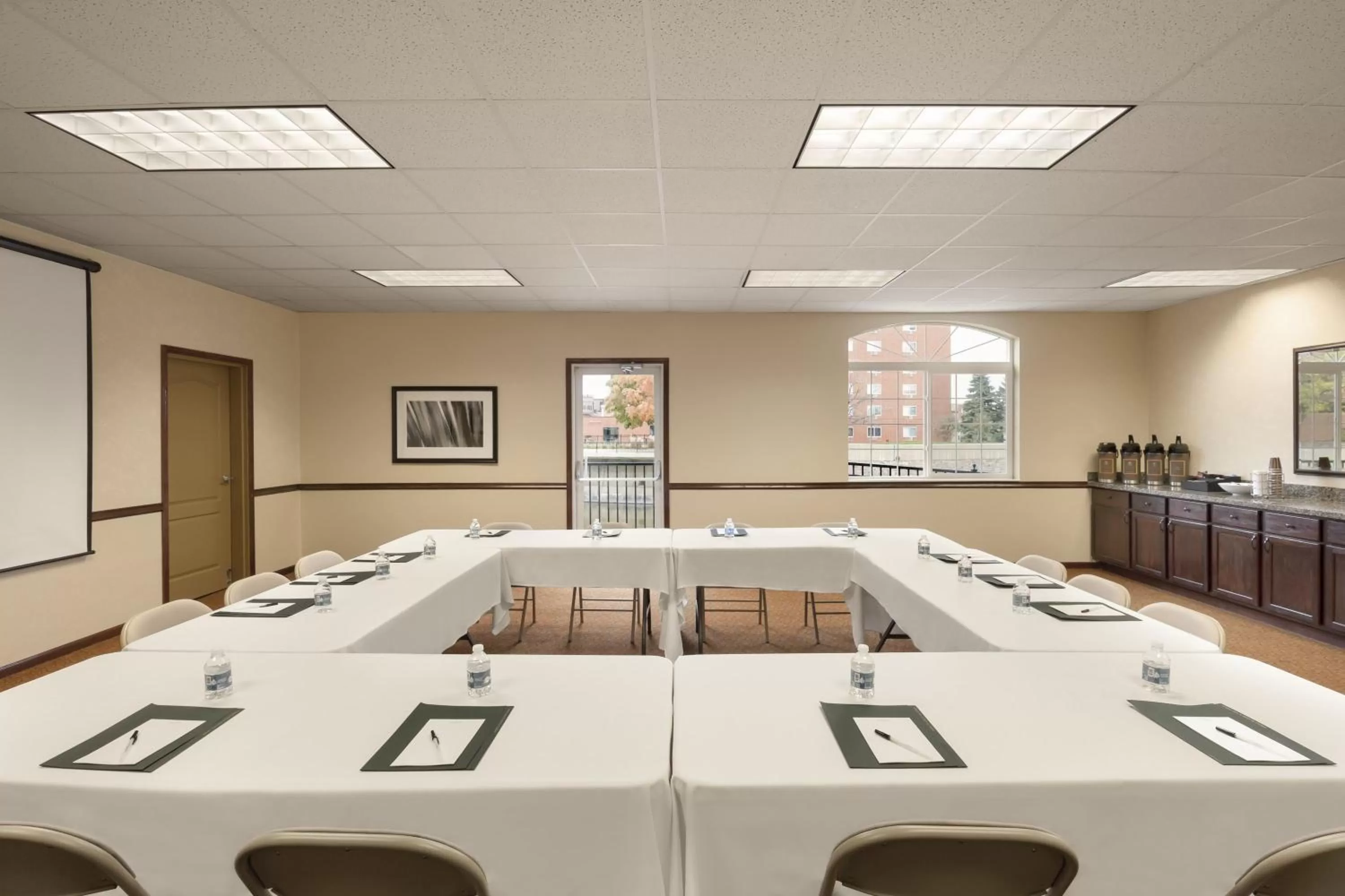 Meeting/conference room in Country Inn & Suites by Radisson, Sioux Falls
