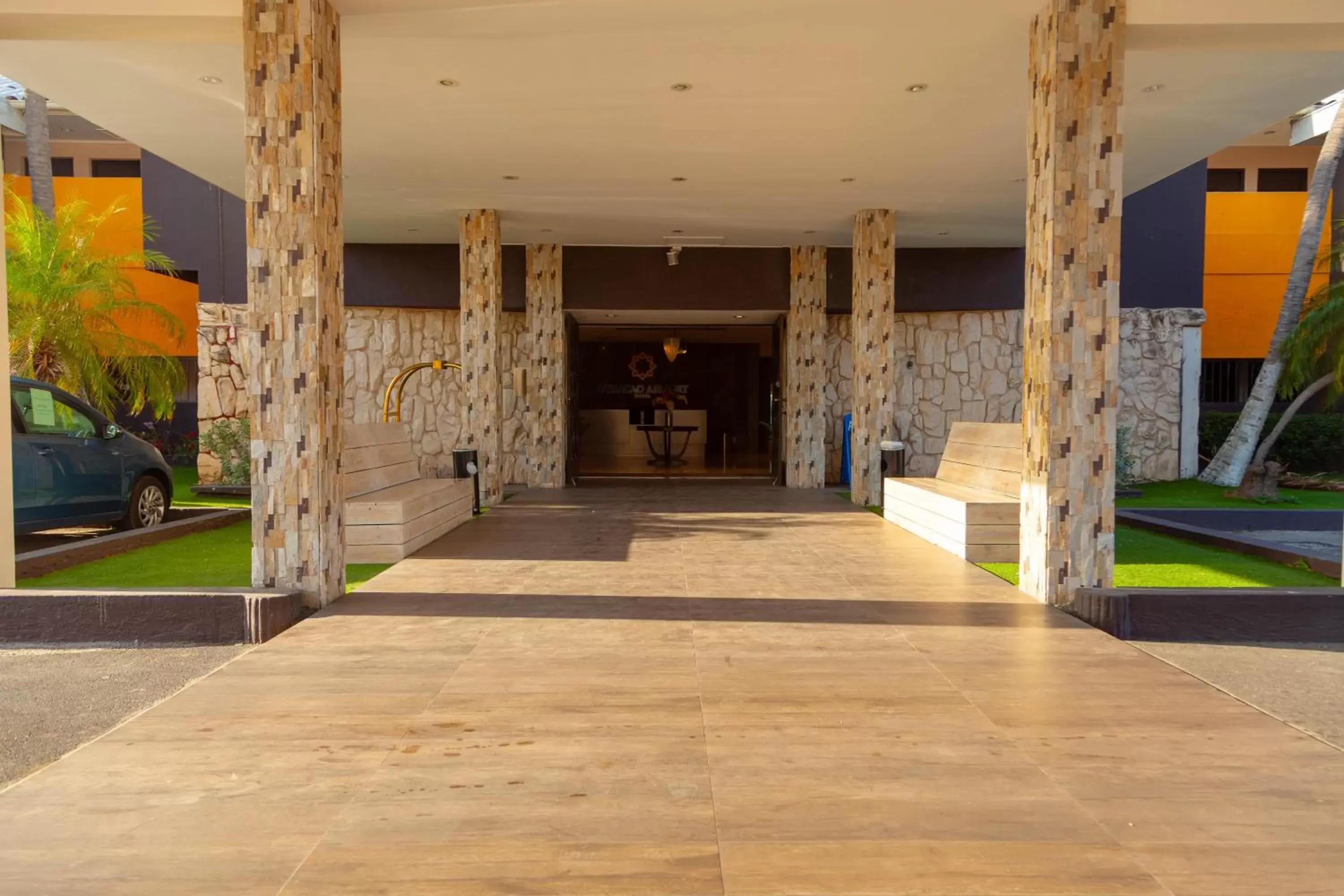 Facade/entrance in Curacao Airport Hotel