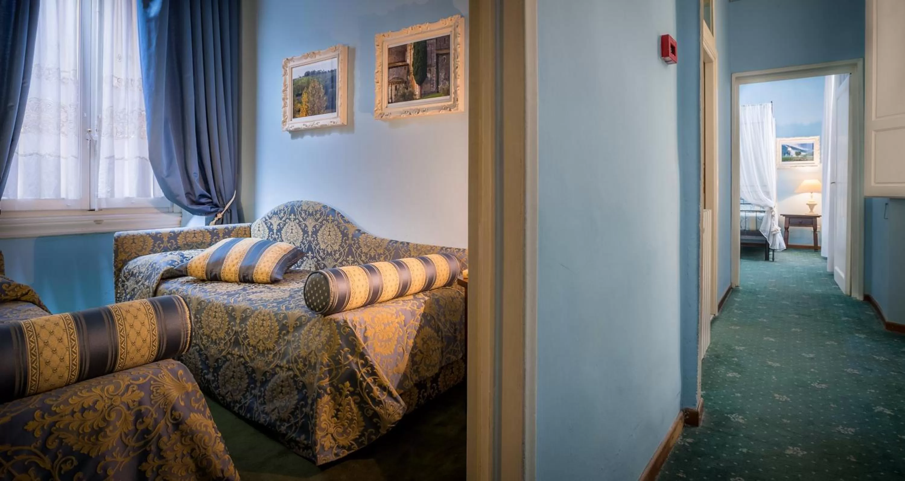 Photo of the whole room, Bed in Hotel Torre Guelfa Palazzo Acciaiuoli
