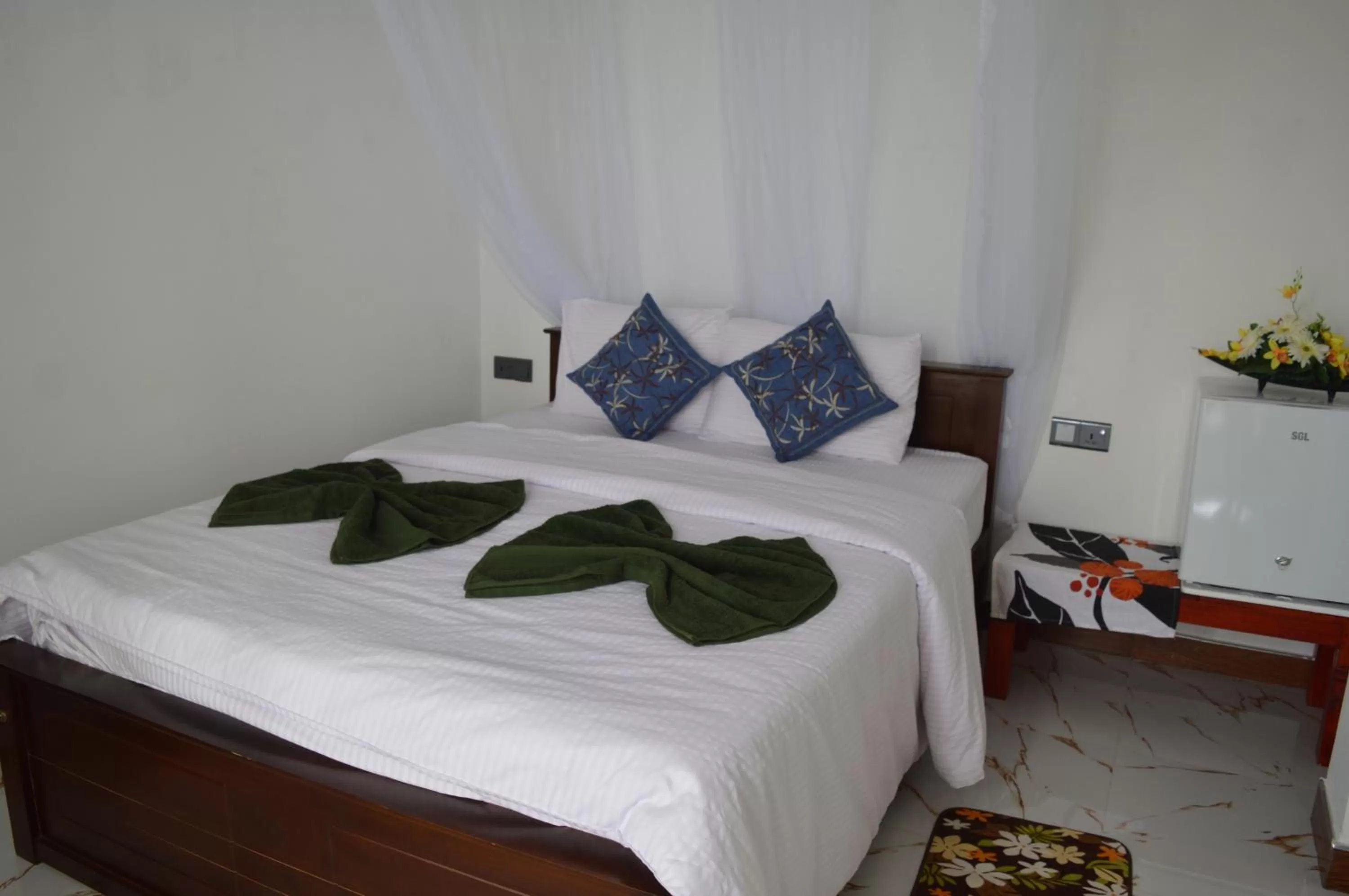 Bed in Heavens Seven