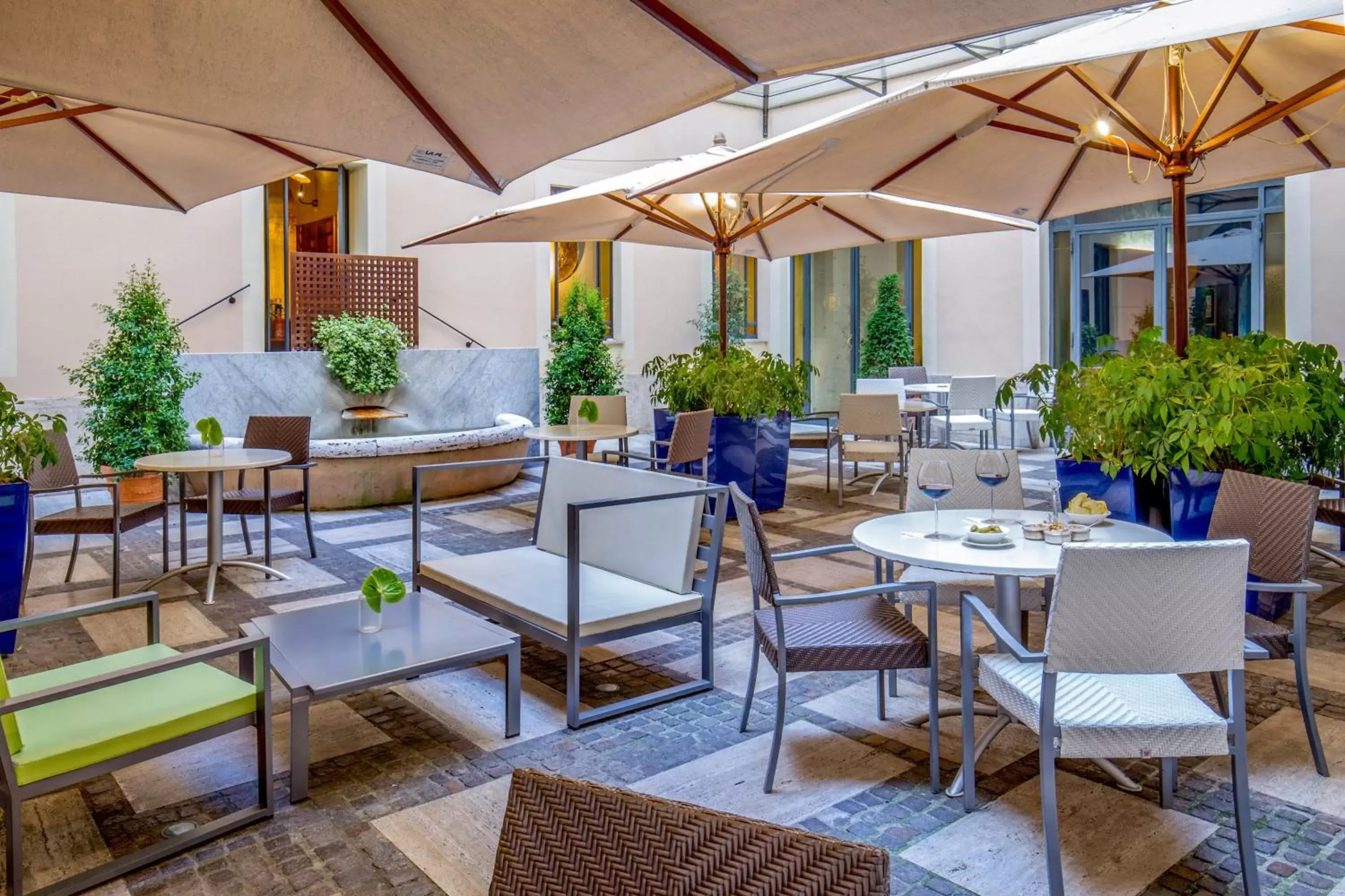 Balcony/Terrace, Restaurant/Places to Eat in UNAWAY Hotel Empire Roma
