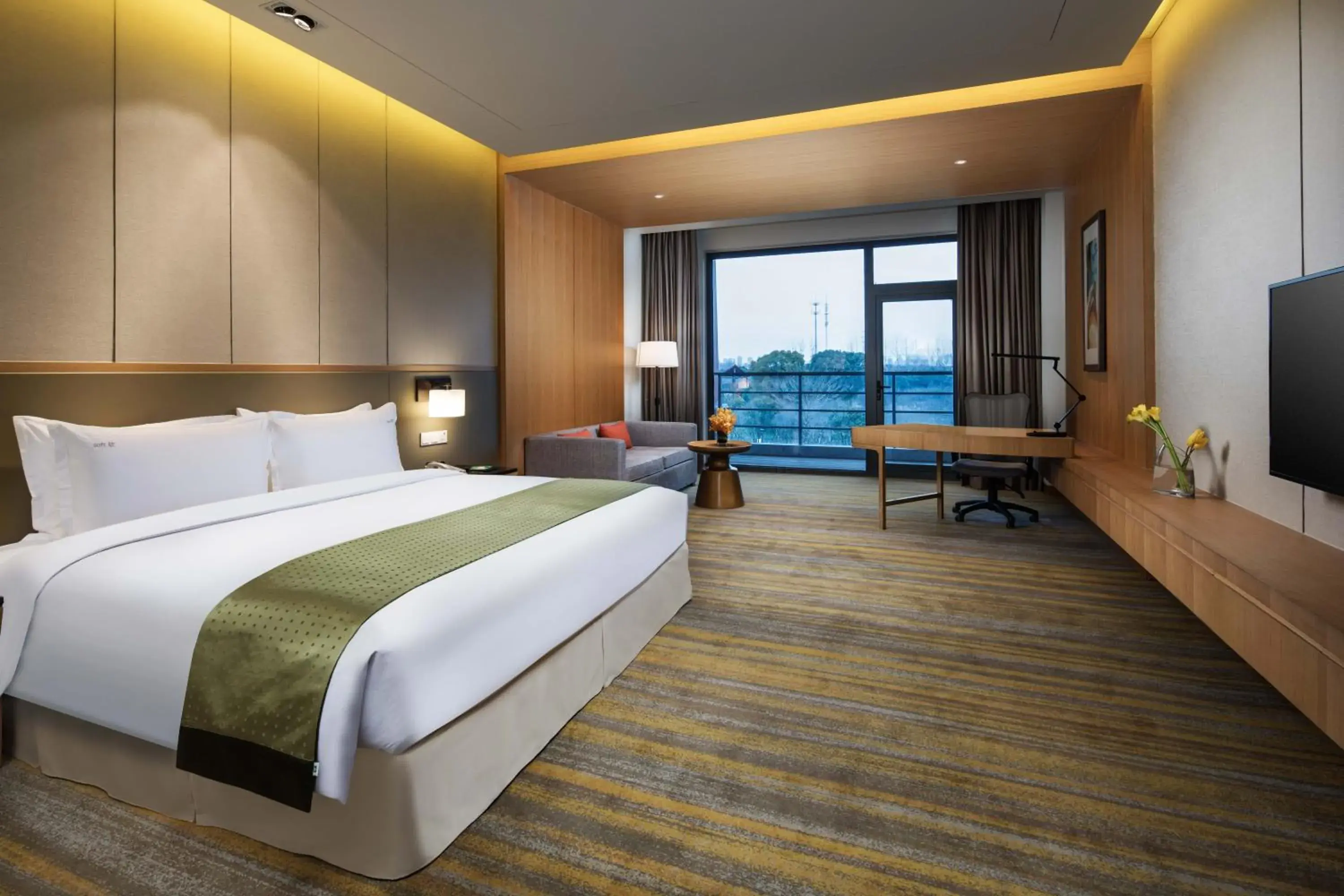 Bedroom in Holiday Inn Kunshan Huaqiao, an IHG Hotel