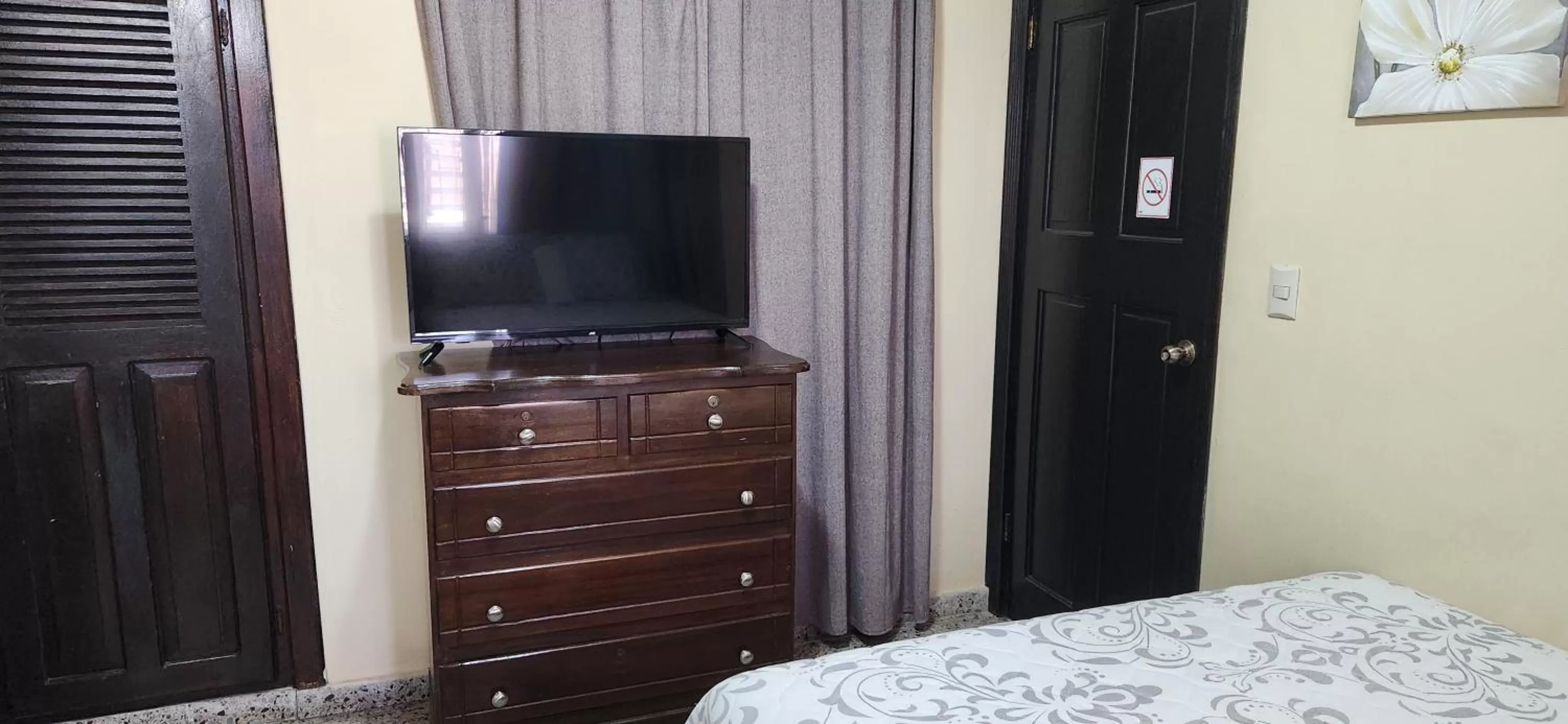 wardrobe, Bed in Casa Altamira