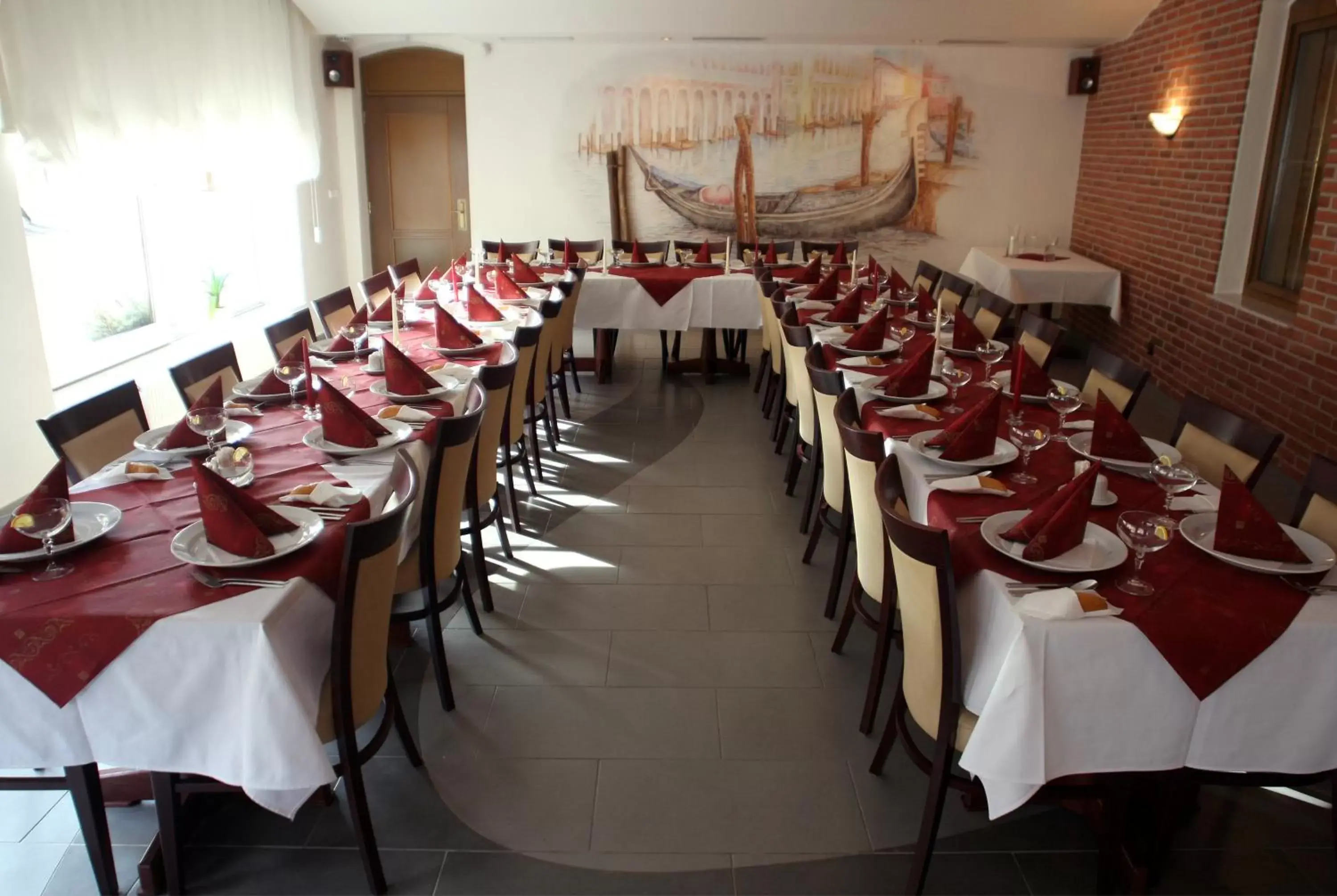 Banquet/Function facilities, Restaurant/Places to Eat in Hotel Green Gondola