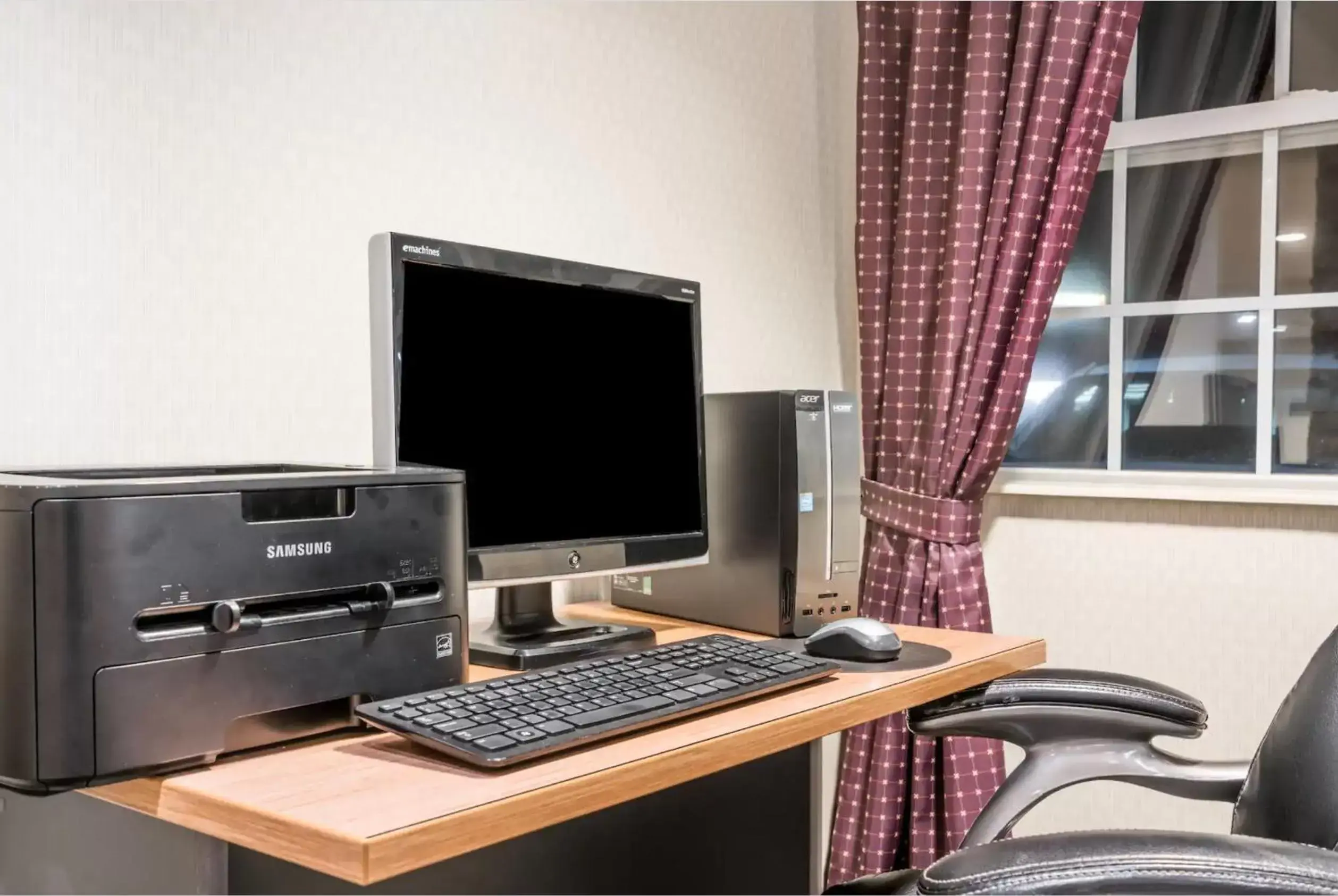 Business facilities, TV/Entertainment Center in Microtel Inn & Suites by Wyndham Rice Lake
