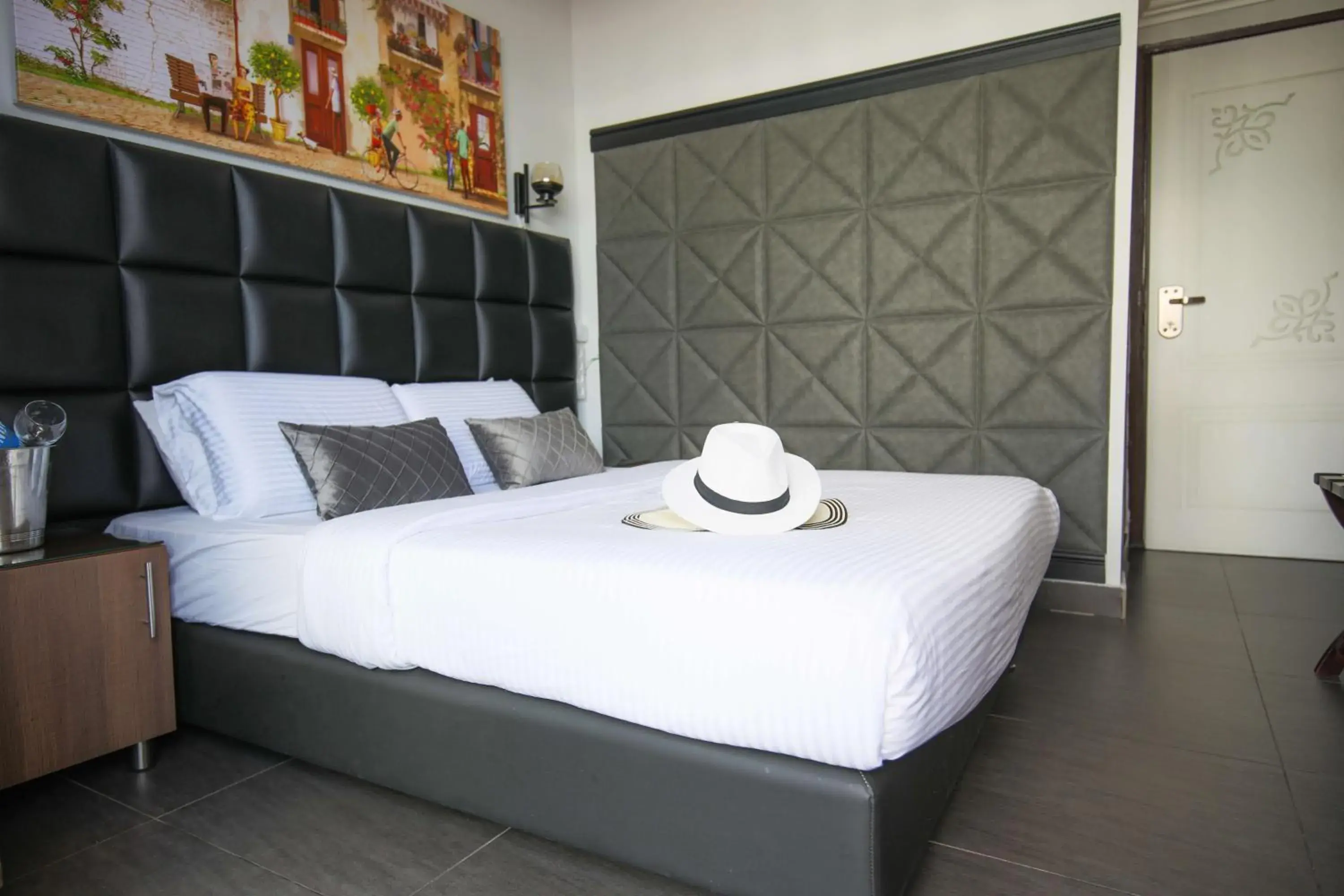 Bed in Miami Beach Hotel Tel Aviv