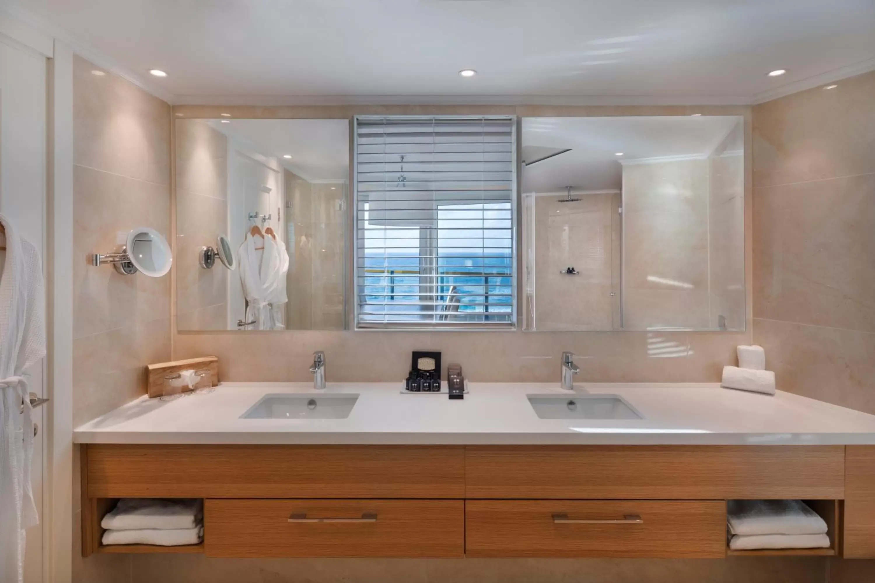 Bathroom in Herbert Samuel Okeanos Suites Herzilya