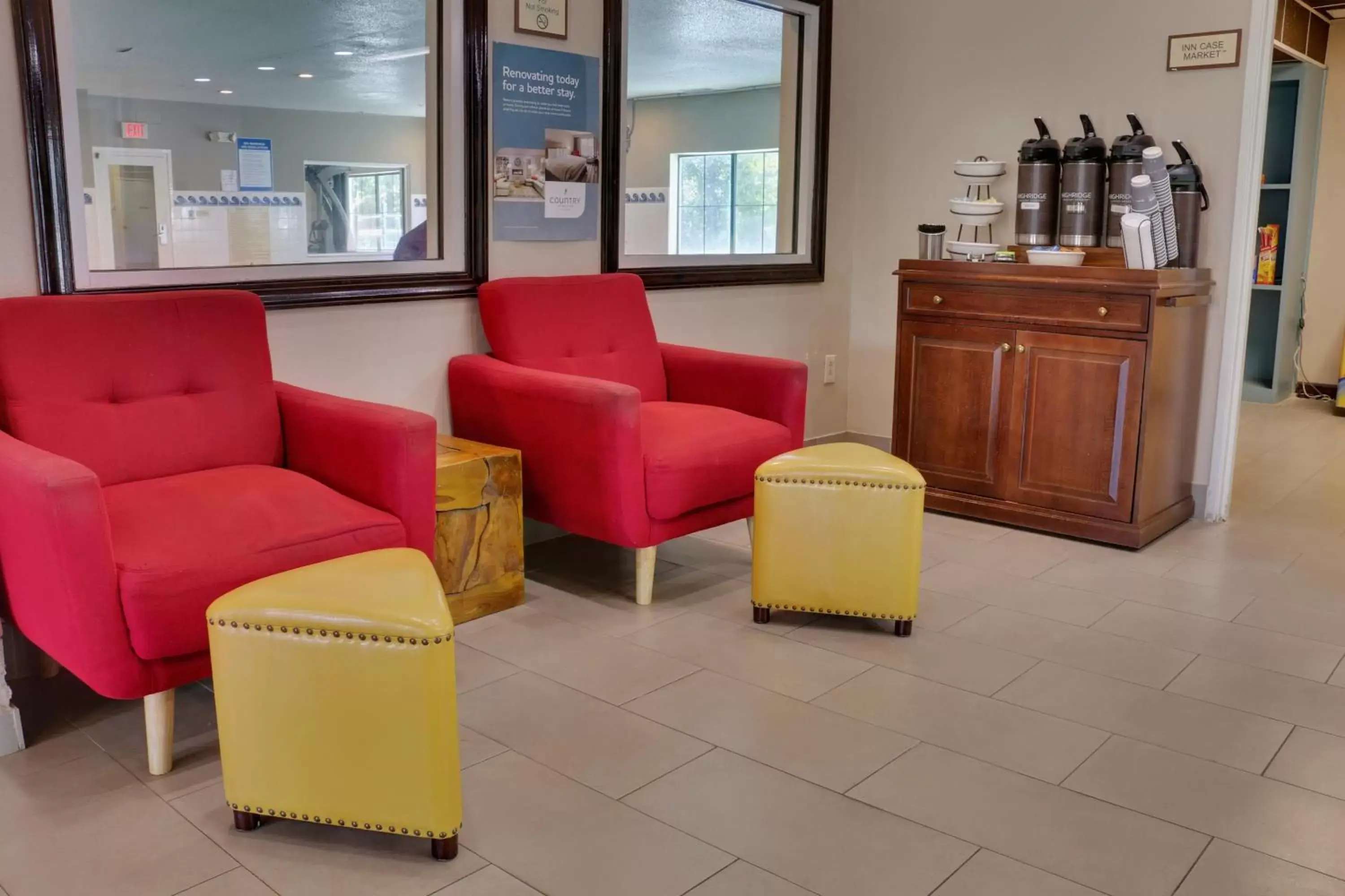 Seating area in Country Inn & Suites by Radisson, Savannah Gateway, GA