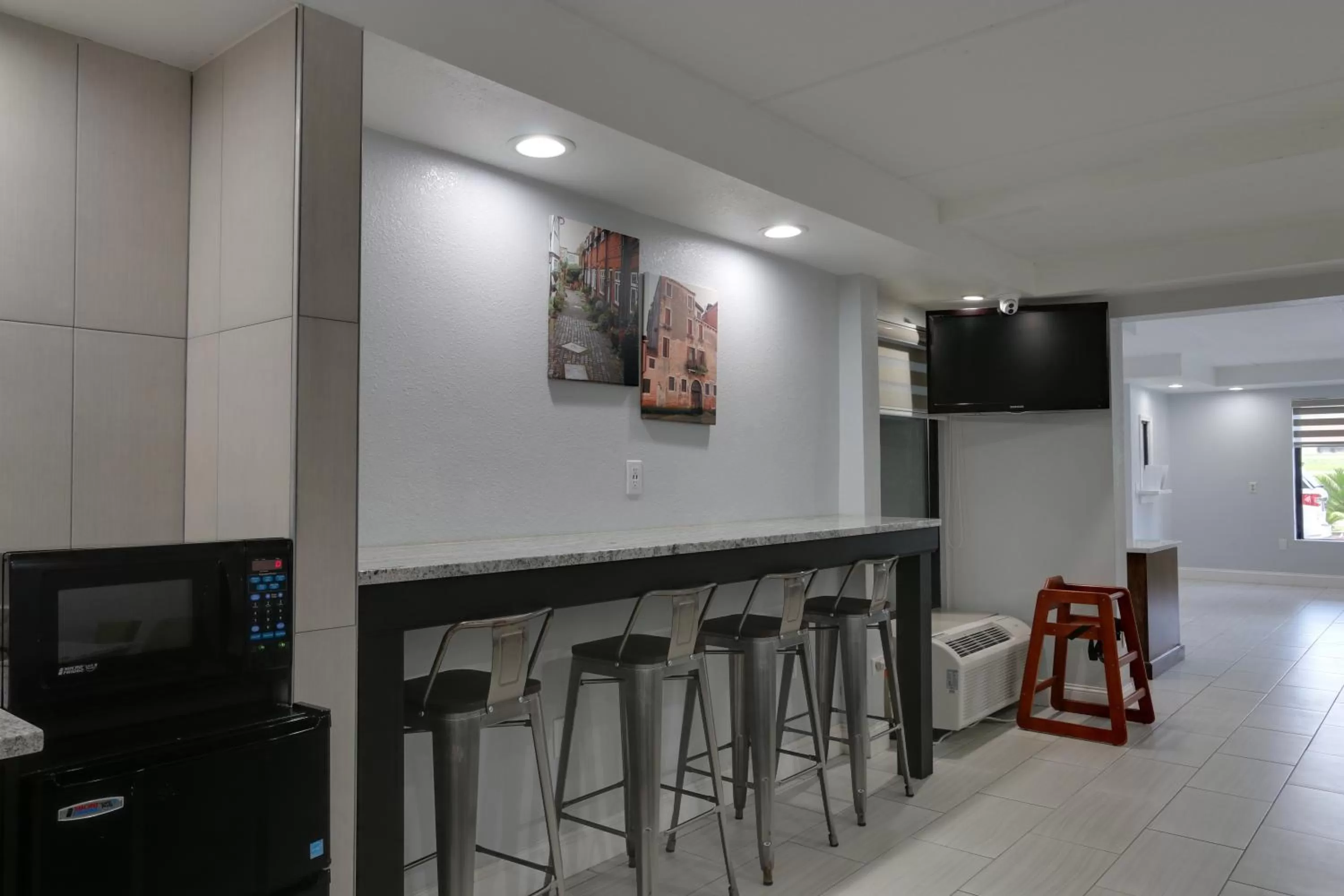 Restaurant/places to eat in Baymont by Wyndham Ridgeland I-95