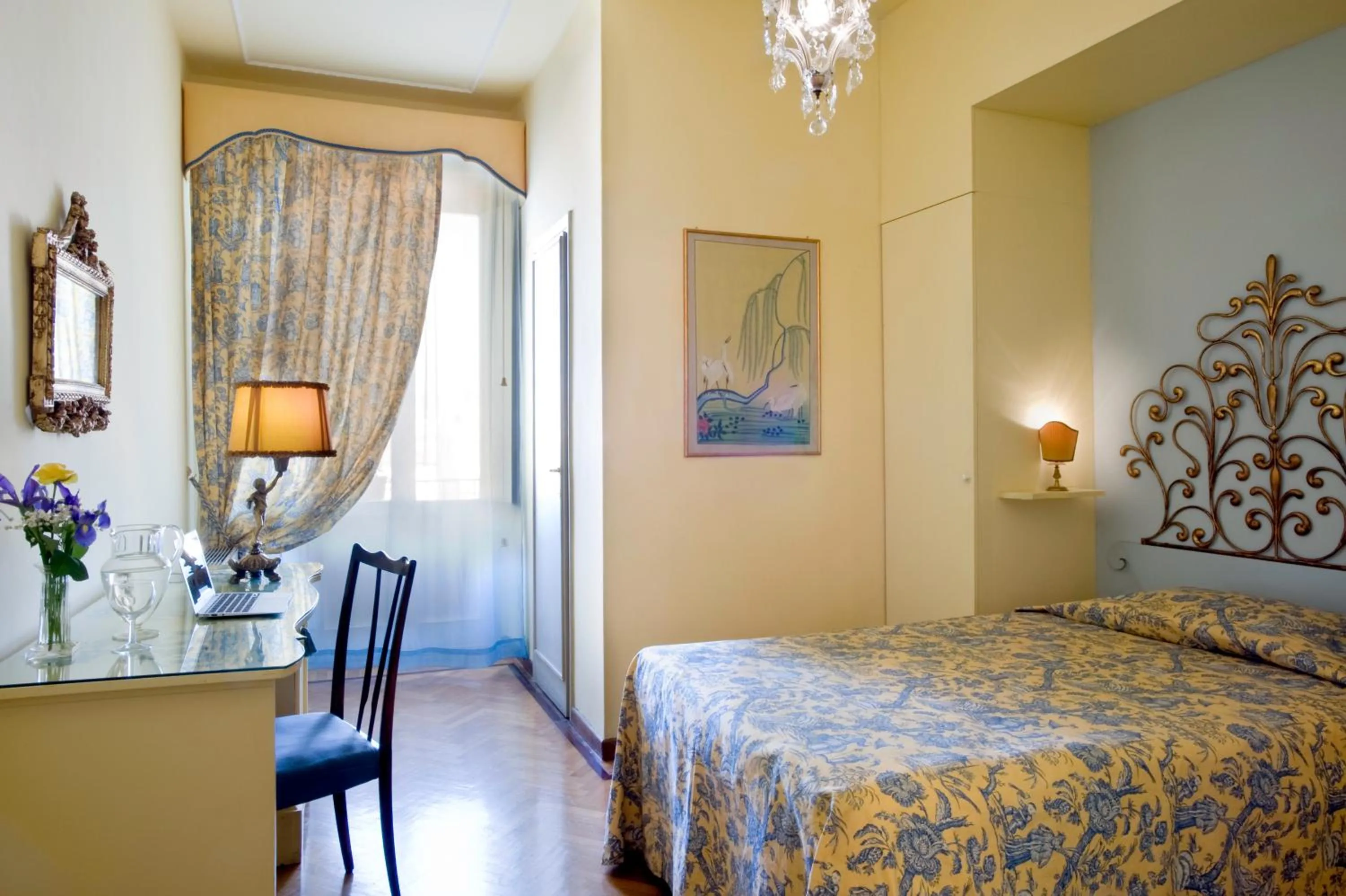 Balcony/Terrace, Bed in Hotel Principe