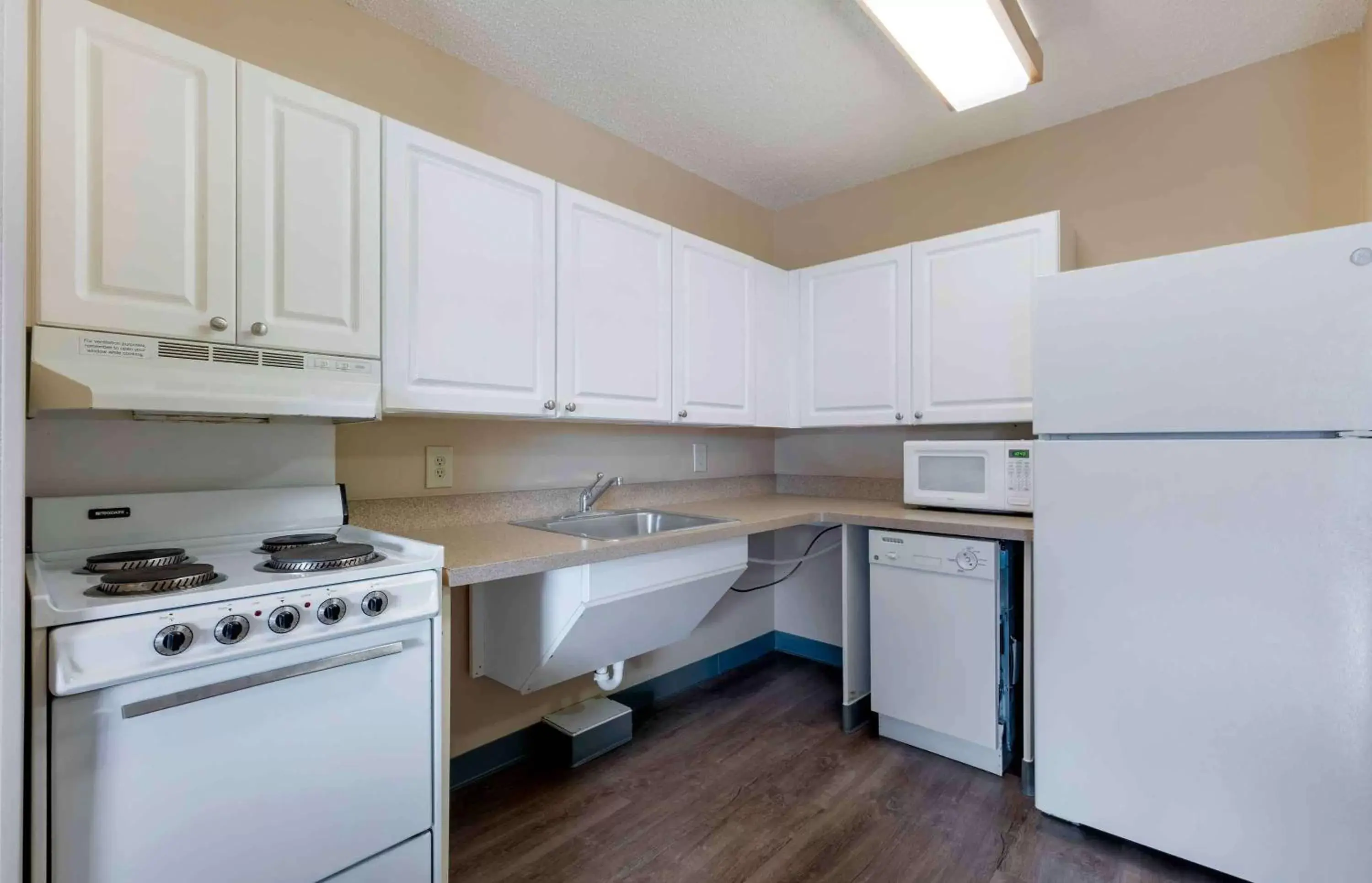 Bedroom, Kitchen/Kitchenette in Extended Stay America Suites - Fort Worth - Southwest