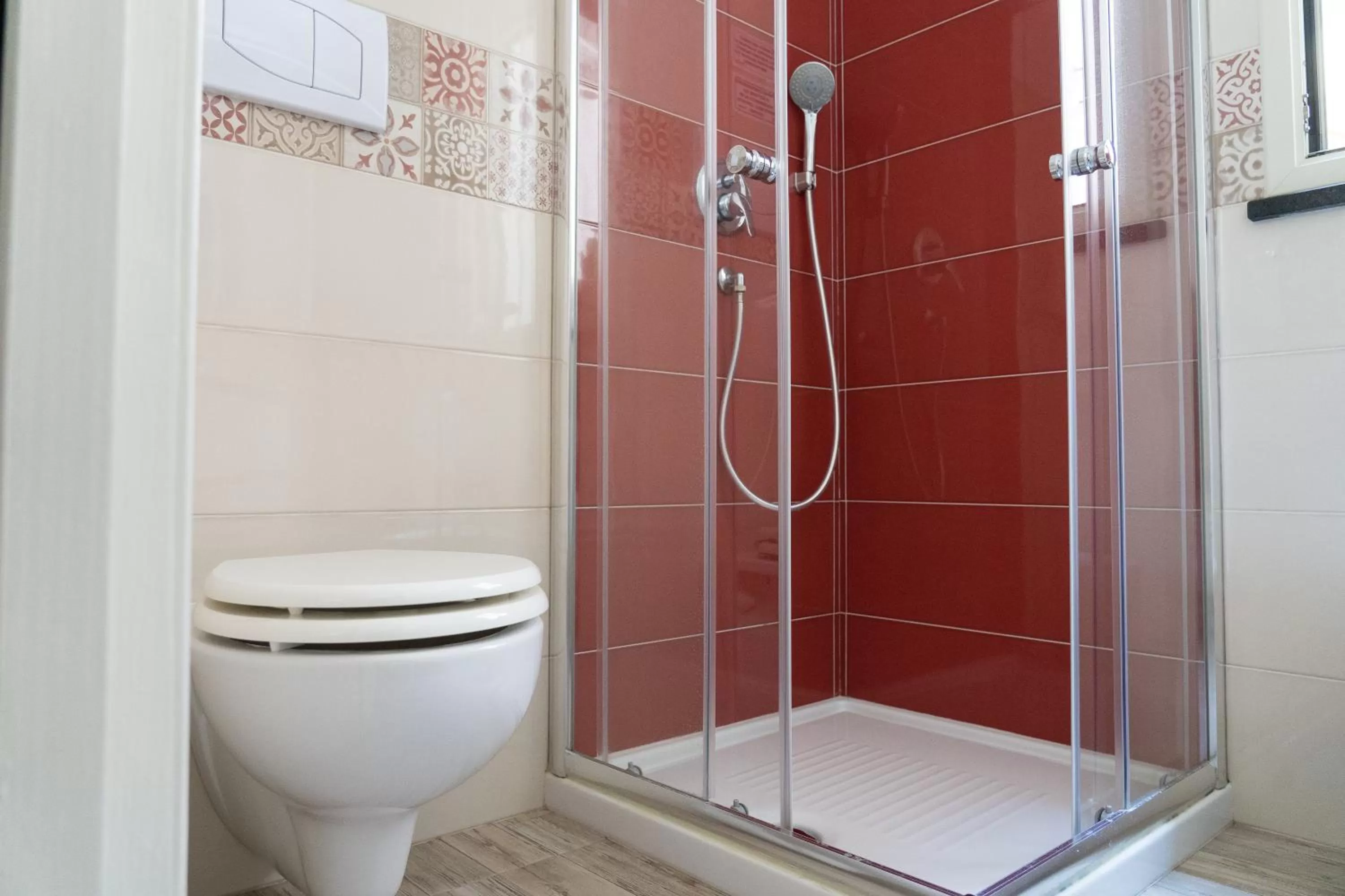 Shower in Portosalvo Rooms