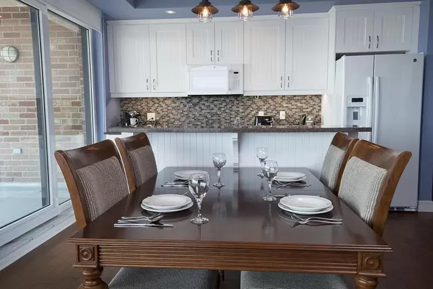 Kitchen or kitchenette, Dining Area in Tall Ships Landing Coastal Resort