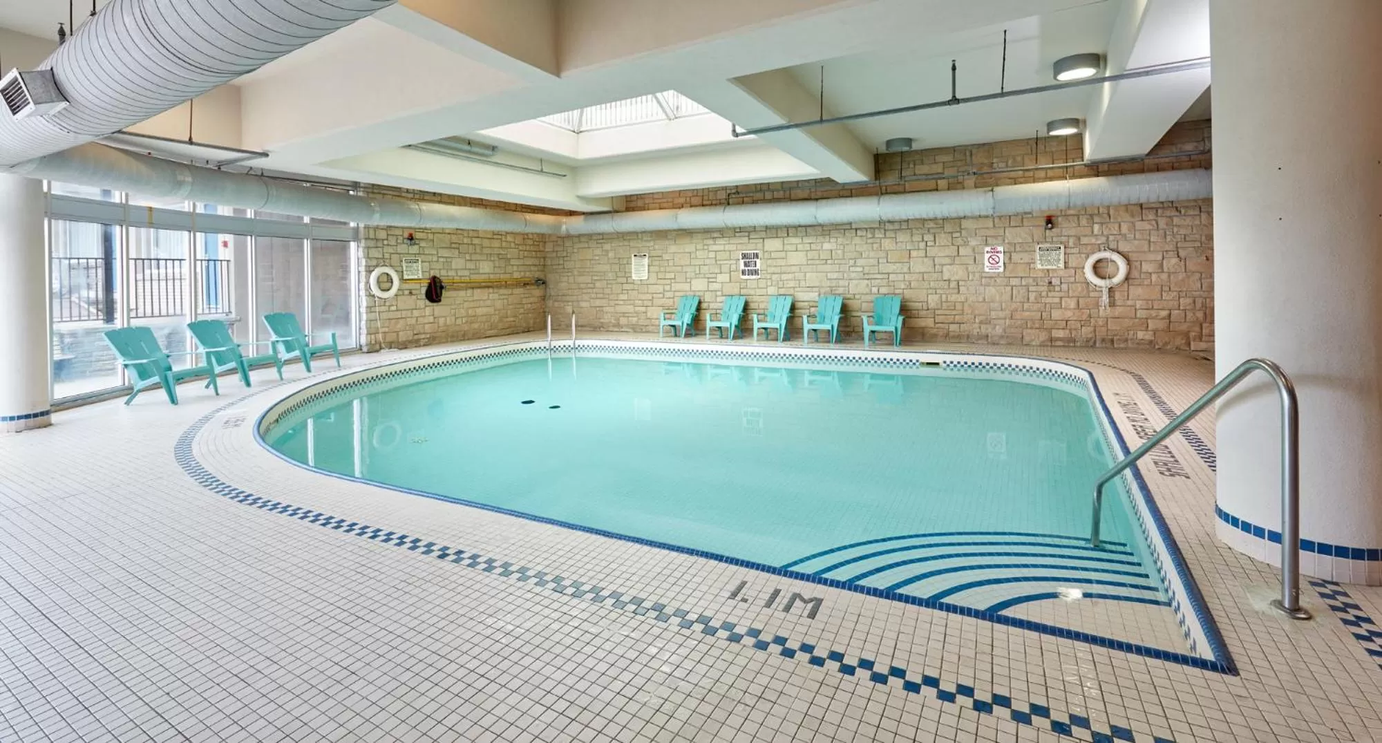 Swimming pool in The Falls Hotel & Inn