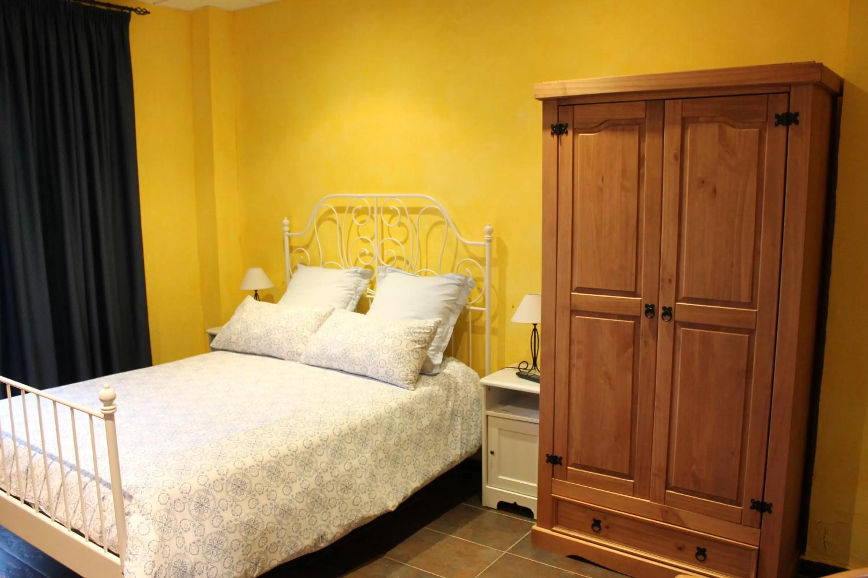 Bed in Hotel Restaurante Sonsoles