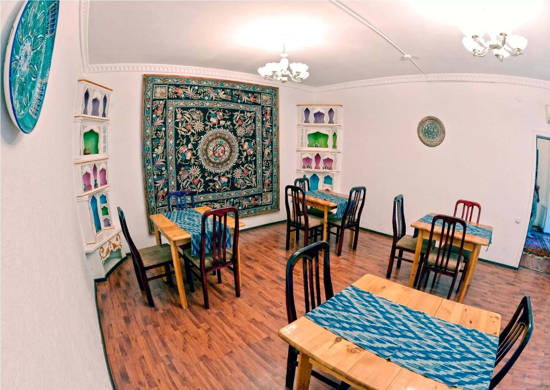 Restaurant/places to eat in Minzifa Inn