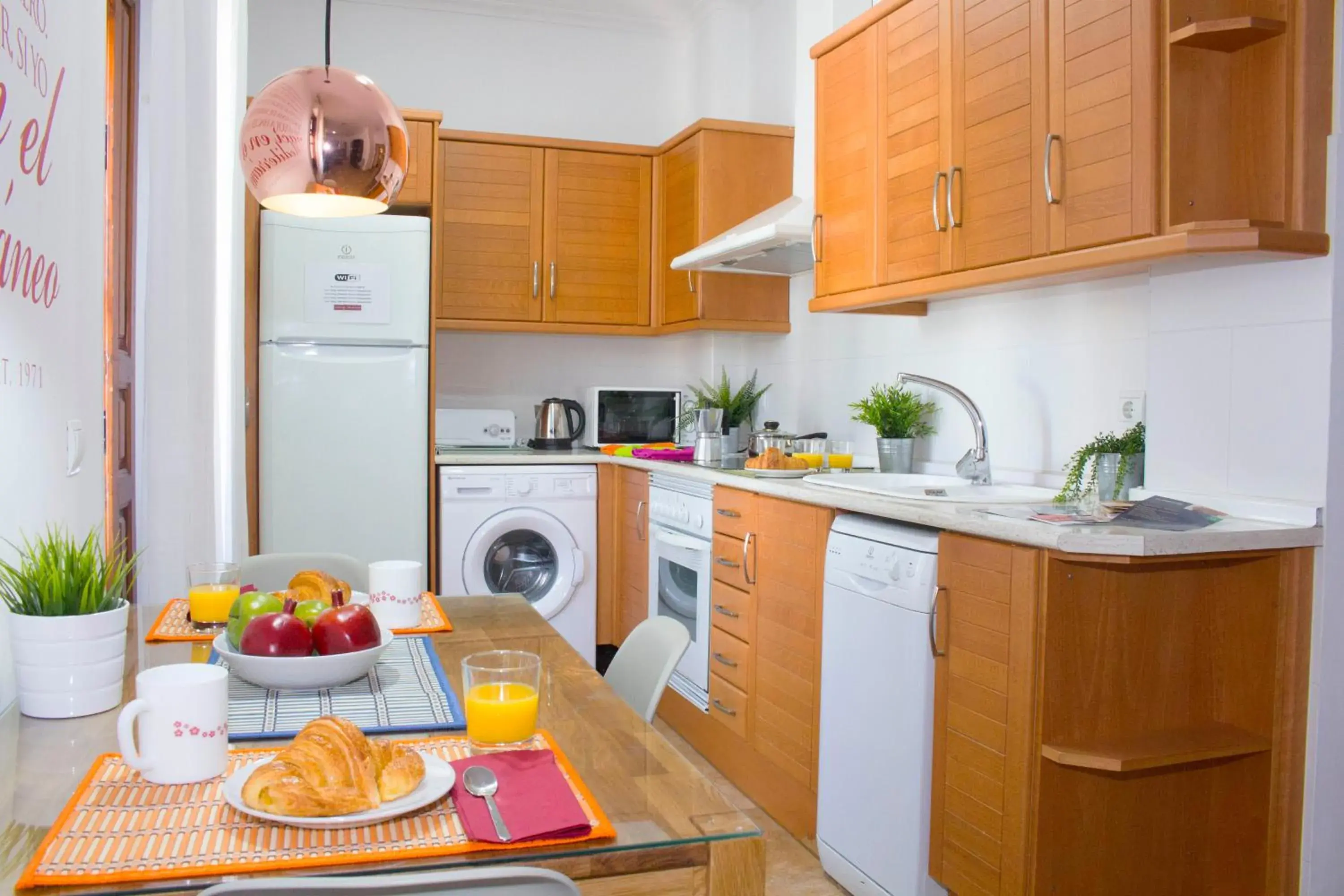 Coffee/tea facilities, Kitchen/Kitchenette in Living Valencia Apartments - Merced