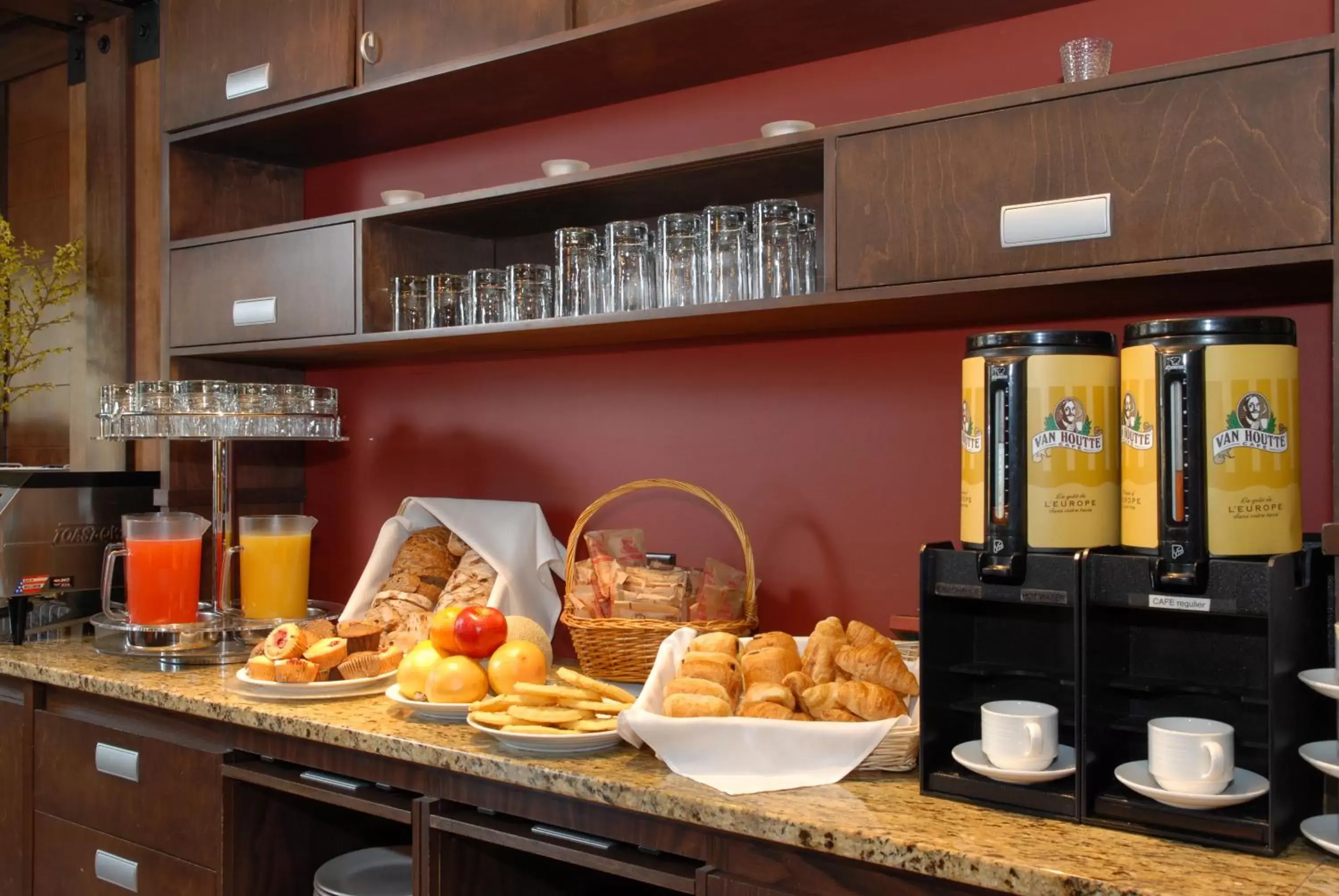 Restaurant/places to eat in Ermitage du Lac Restaurant/places to eat in Ermitage du Lac