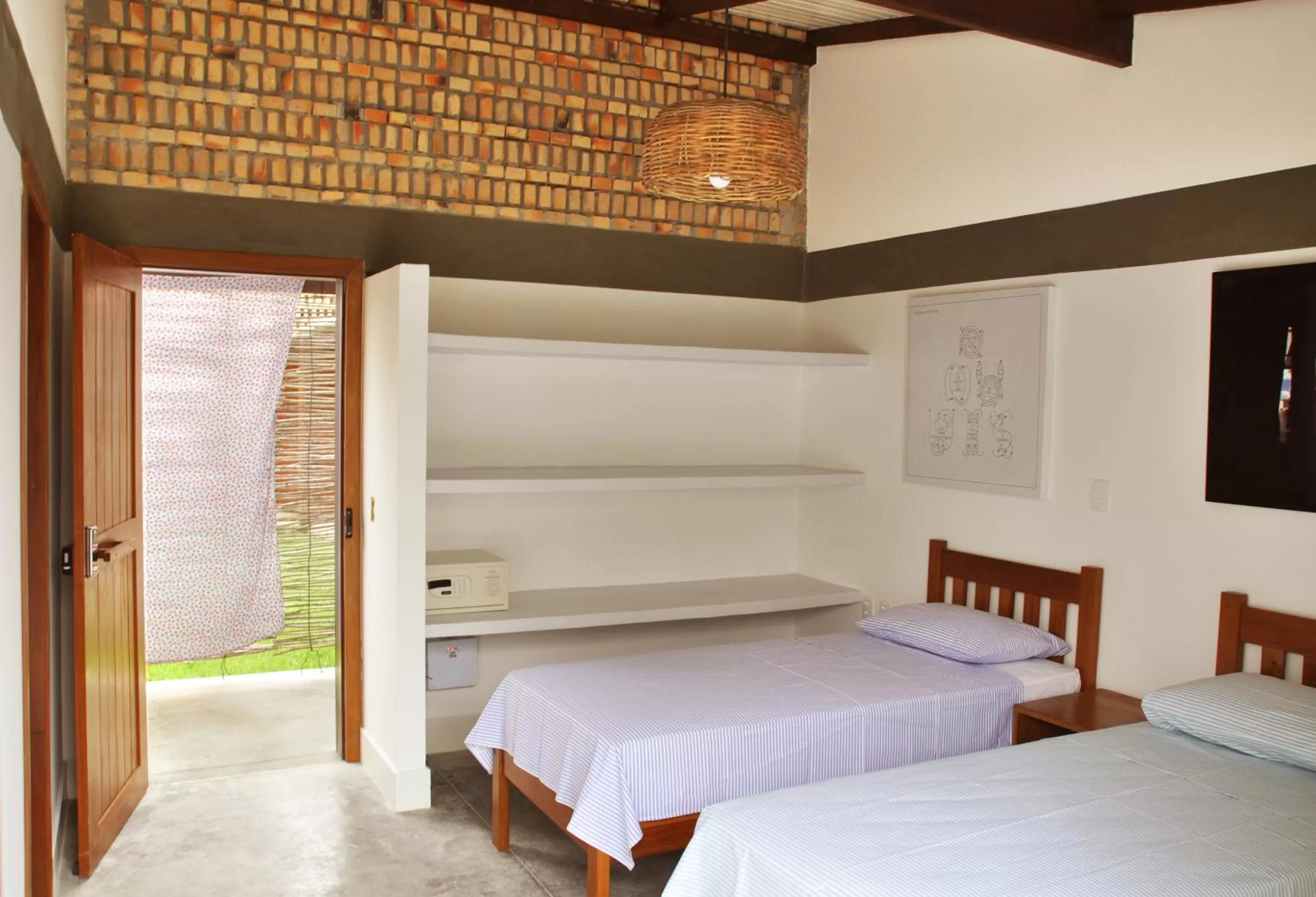 Photo of the whole room, Bed in Pousada Casa de João Kitehouse