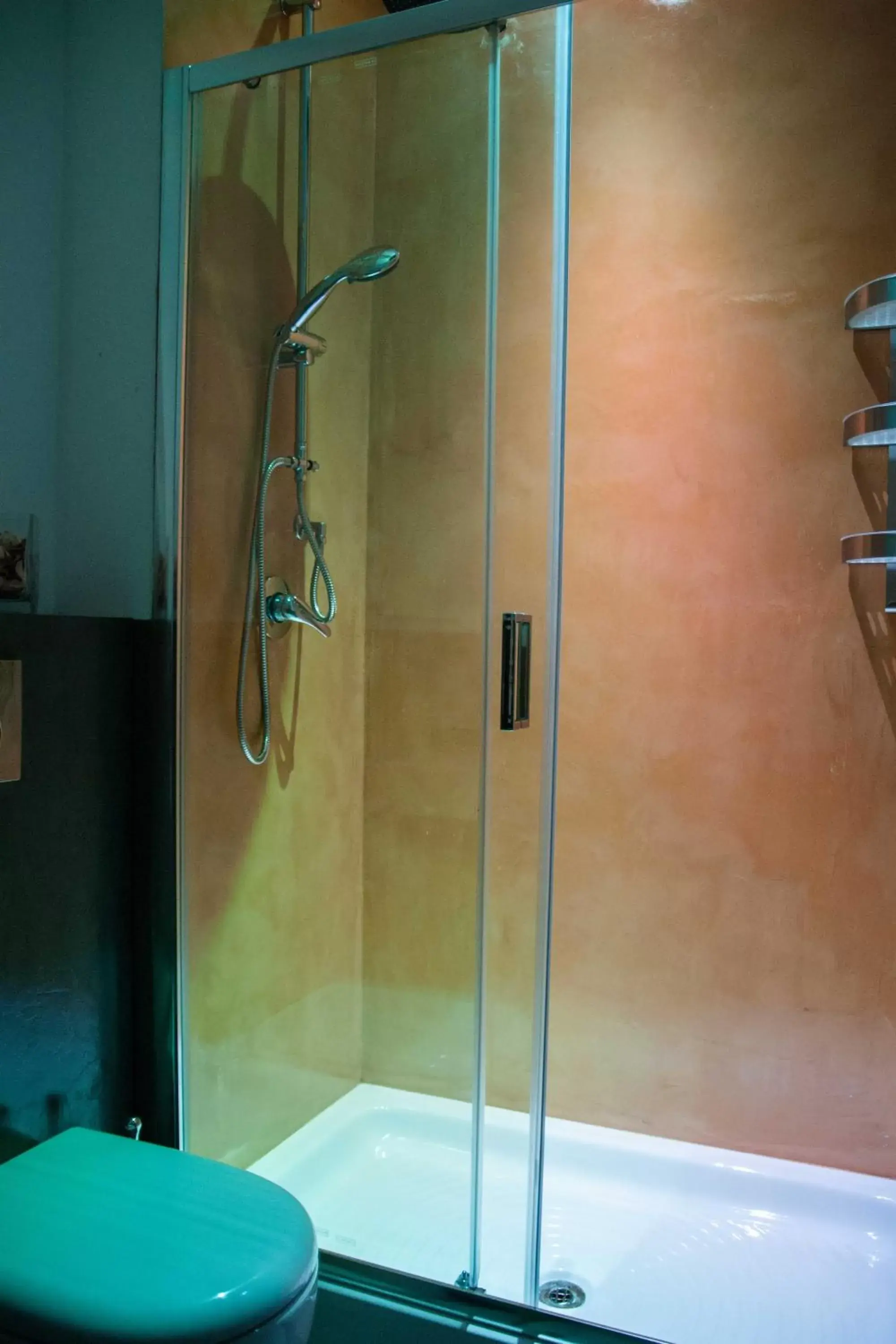Shower, Bathroom in L'Opera Buffa