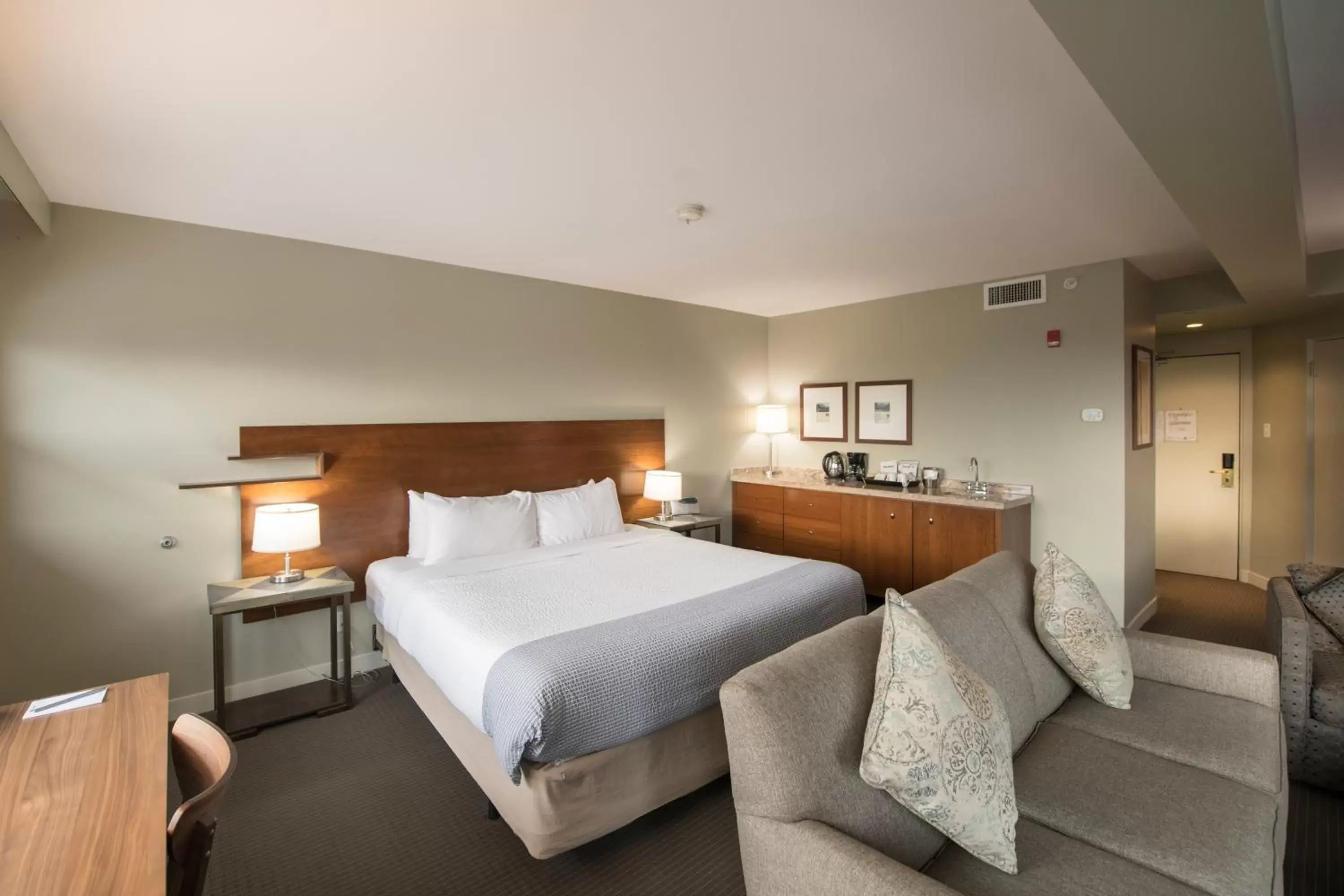 Living room, Bed in The Juniper Hotel & Bistro Living room, Bed in The Juniper Hotel & Bistro