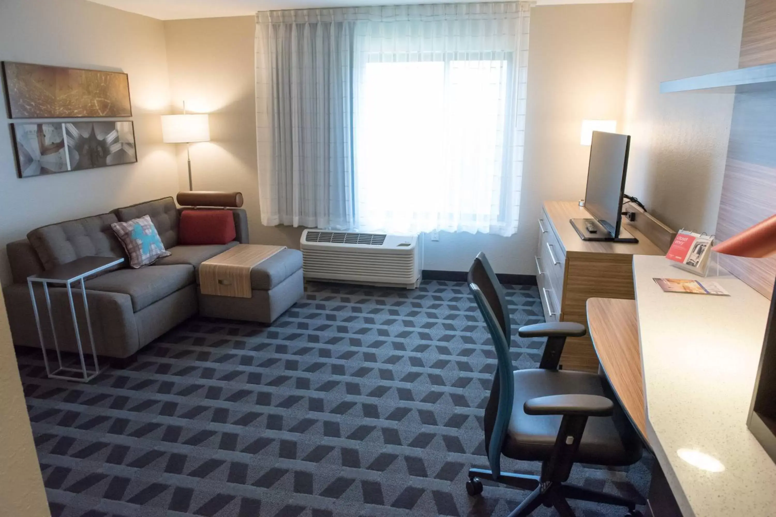 Bedroom, Seating Area in TownePlace Suites by Marriott Battle Creek