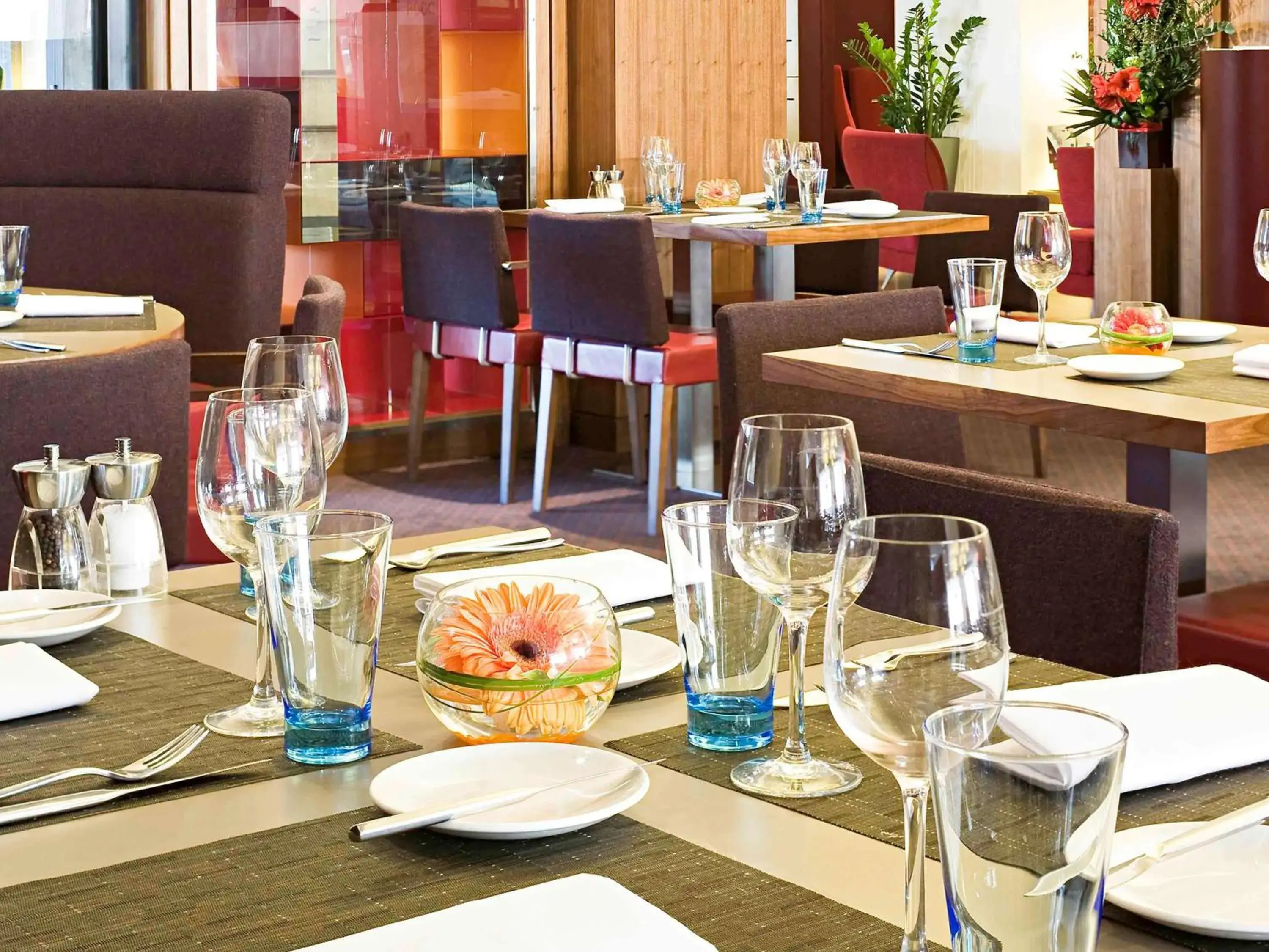 Restaurant/Places to Eat in Novotel Birmingham Airport