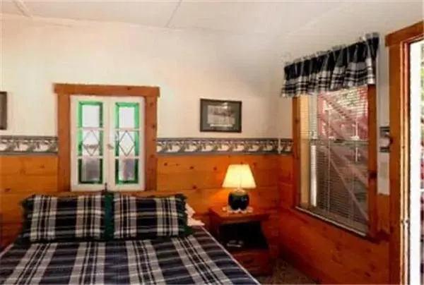 Bed in Silver Pines Lodge